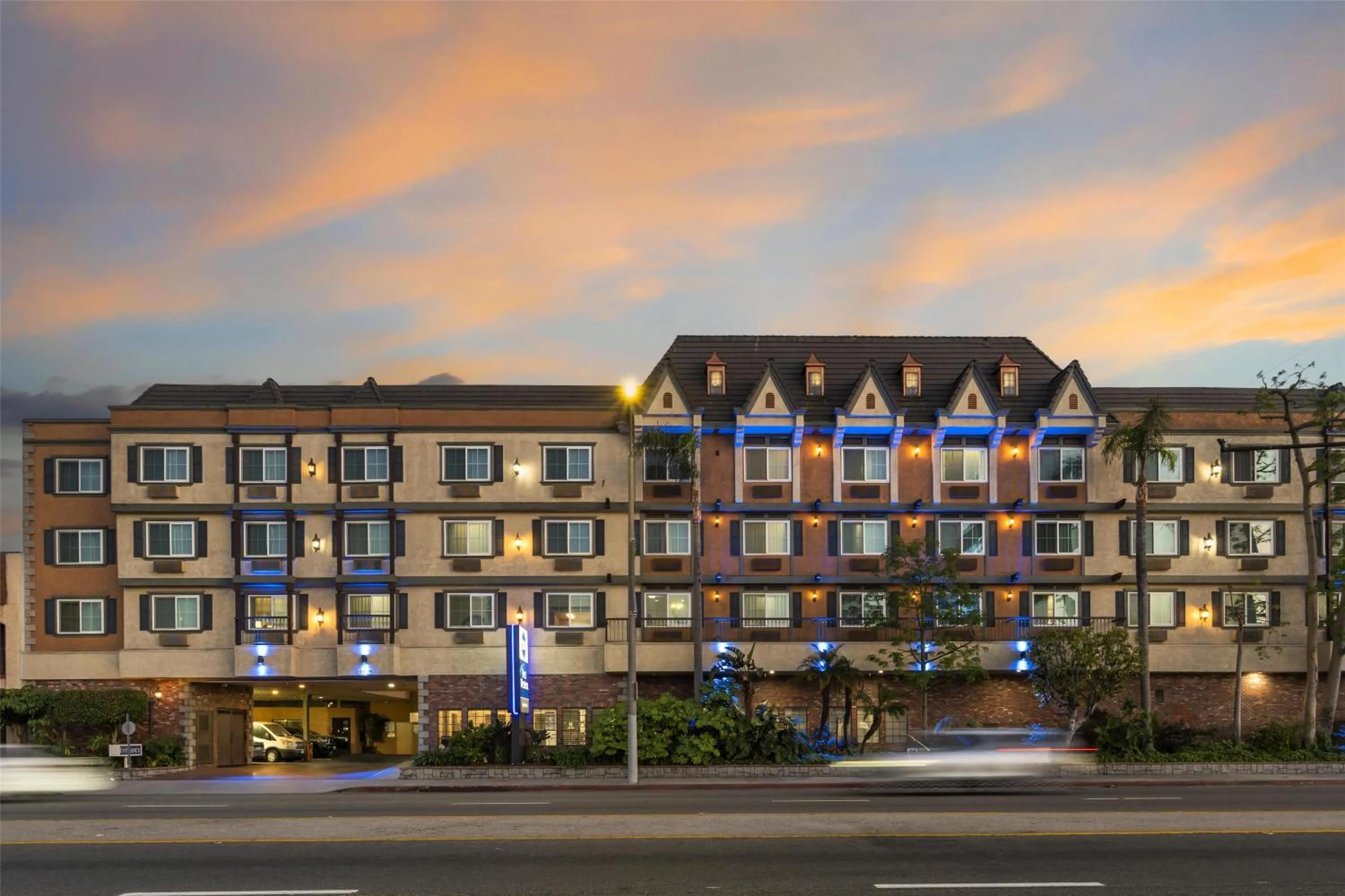 Property building in Best Western Airpark Hotel - LAX Airport LA Stadium