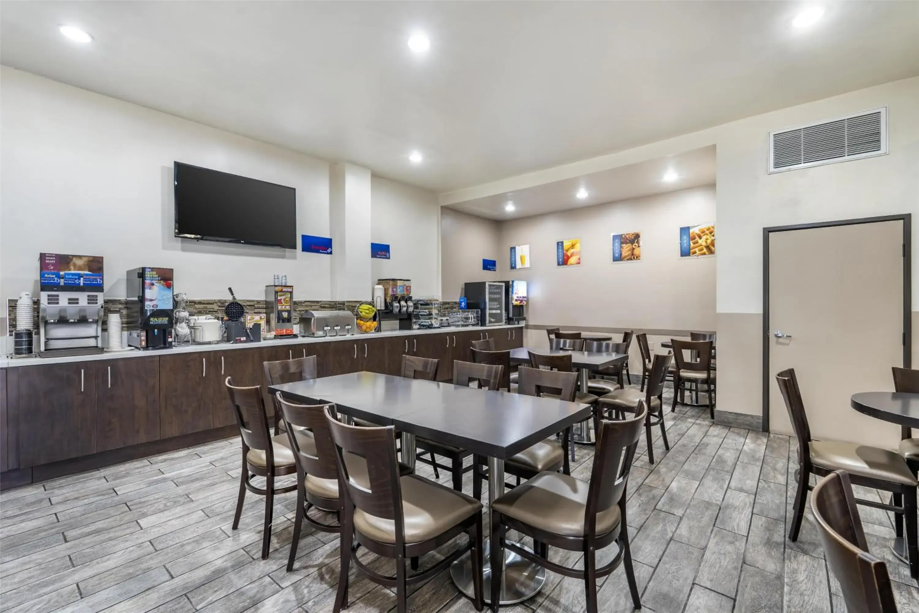 Breakfast in Best Western Airpark Hotel - LAX Airport LA Stadium Breakfast in Best Western Airpark Hotel - LAX Airport LA Stadium