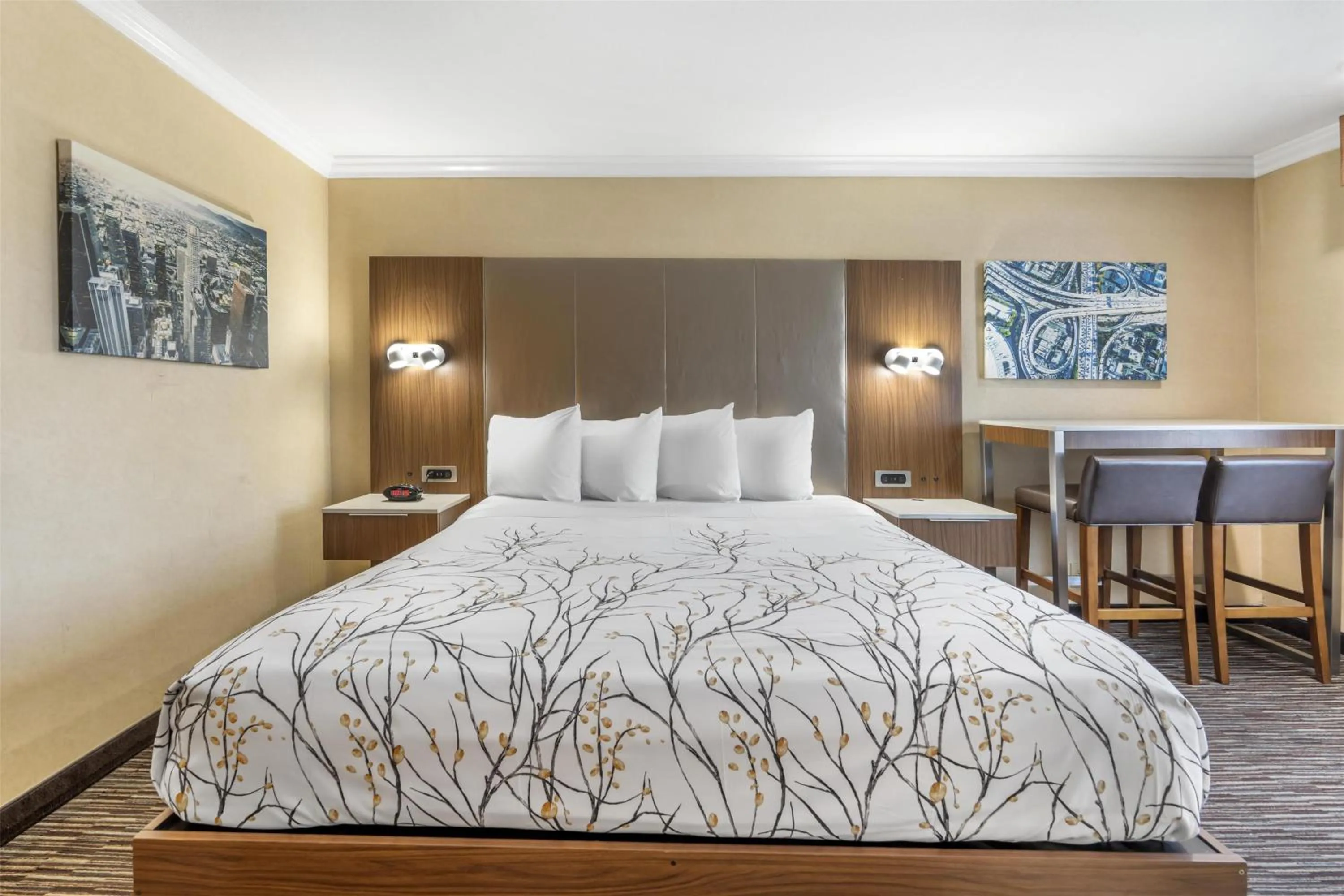 Bedroom, Bed in Best Western Airpark Hotel - LAX Airport LA Stadium