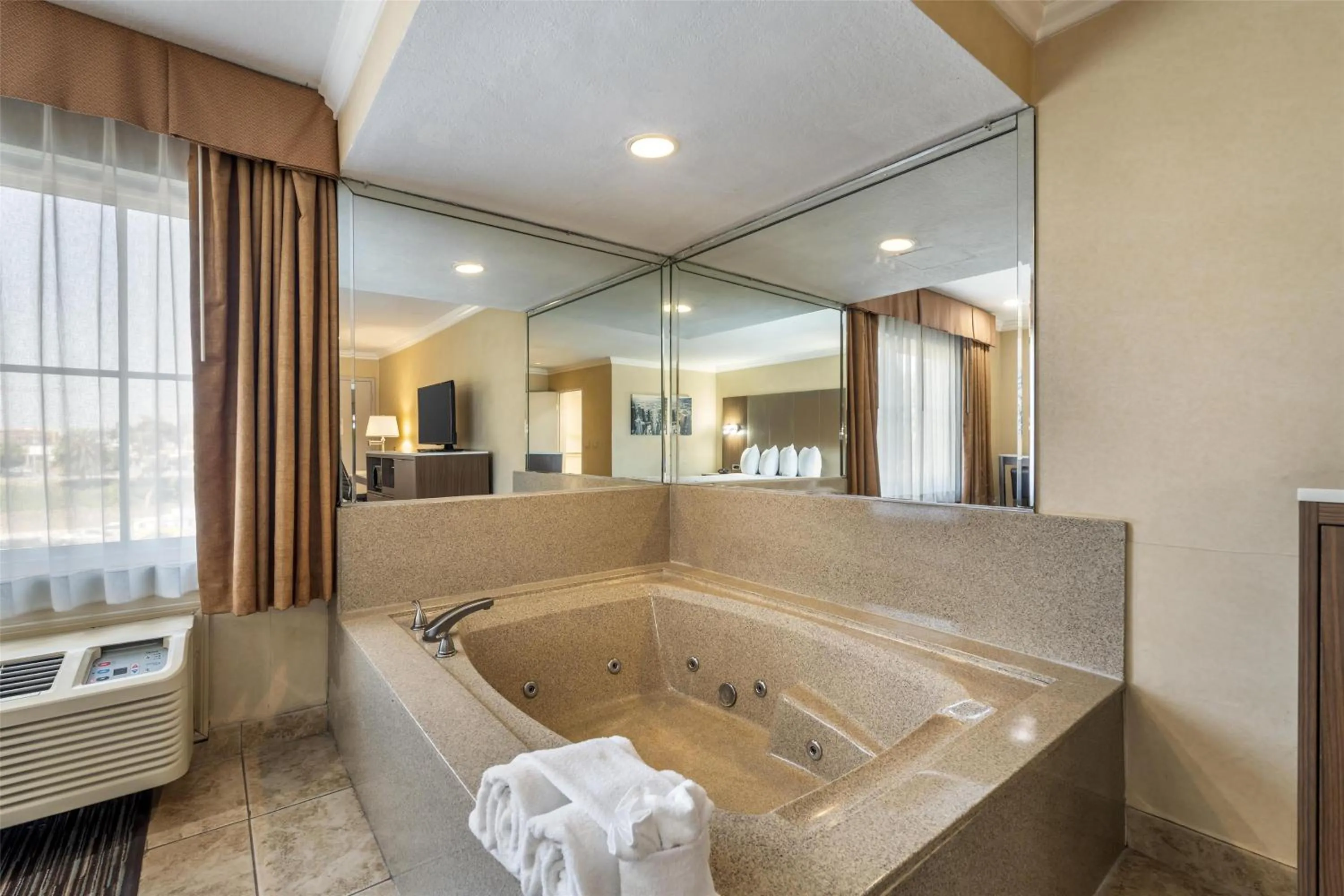 Bedroom in Best Western Airpark Hotel - LAX Airport LA Stadium