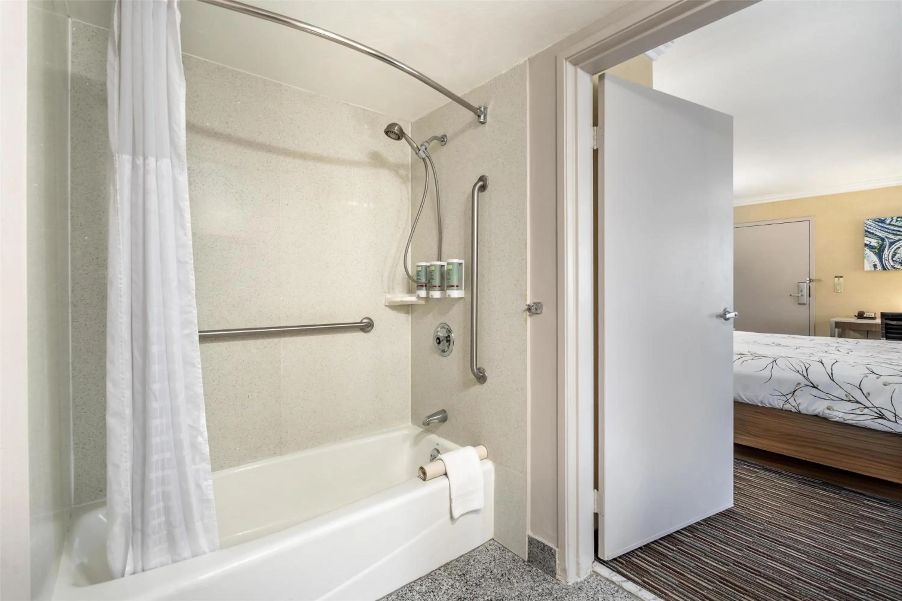 Bathroom, Bed in Best Western Airpark Hotel - LAX Airport LA Stadium