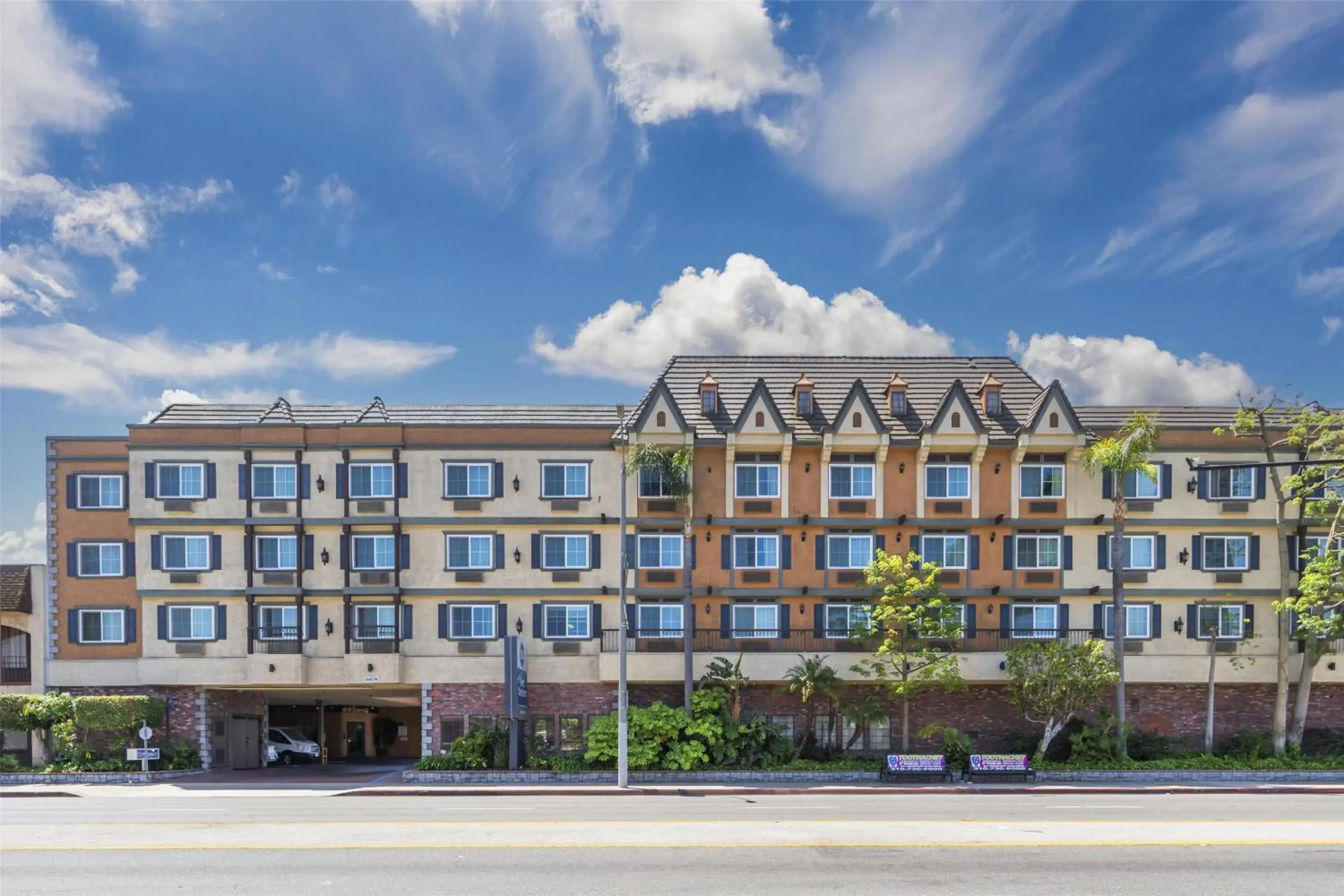 Property building in Best Western Airpark Hotel - LAX Airport LA Stadium Property building in Best Western Airpark Hotel - LAX Airport LA Stadium