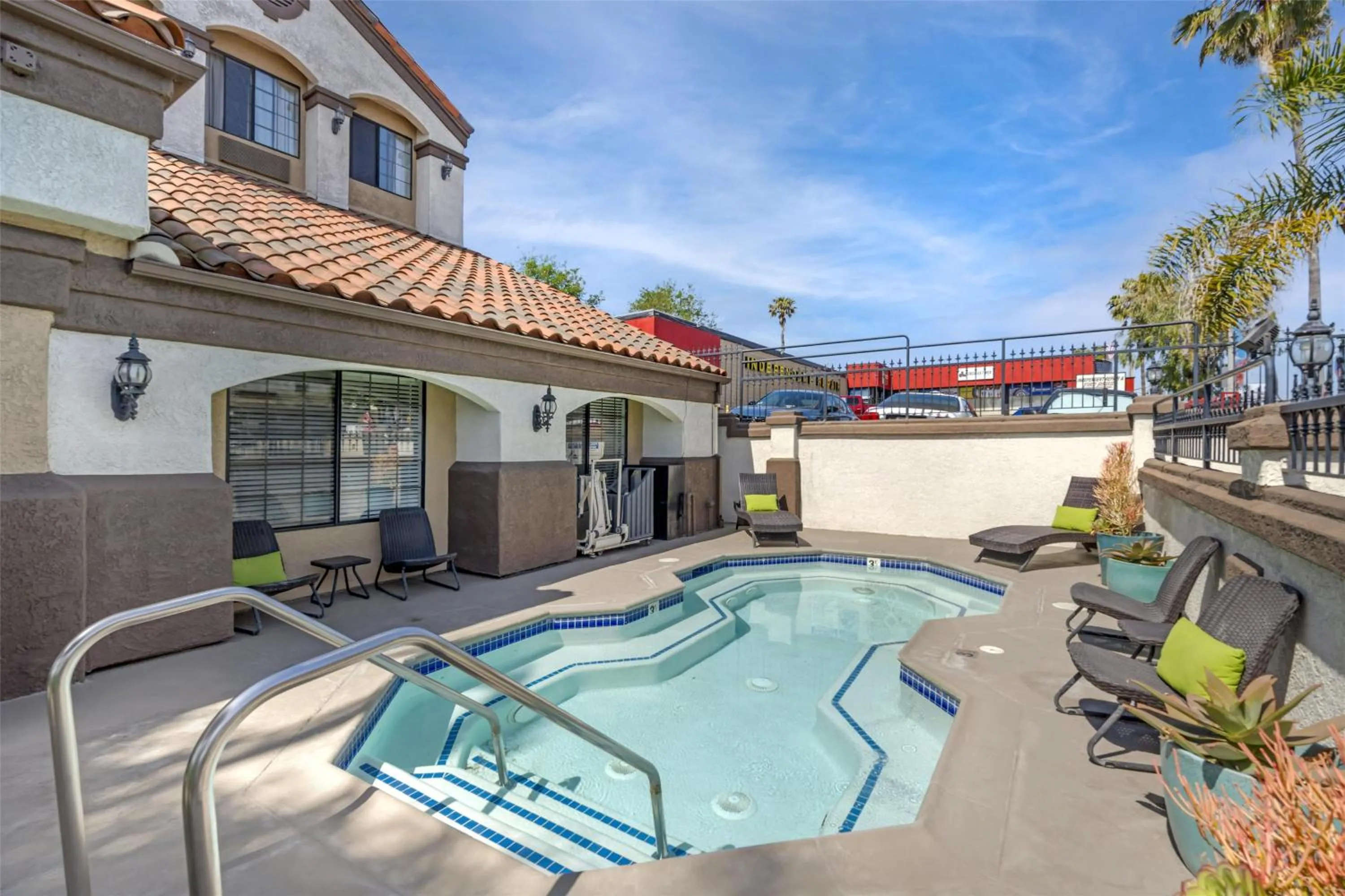 Pool view in Best Western Redondo Beach Galleria Inn Hotel - Beach City LA