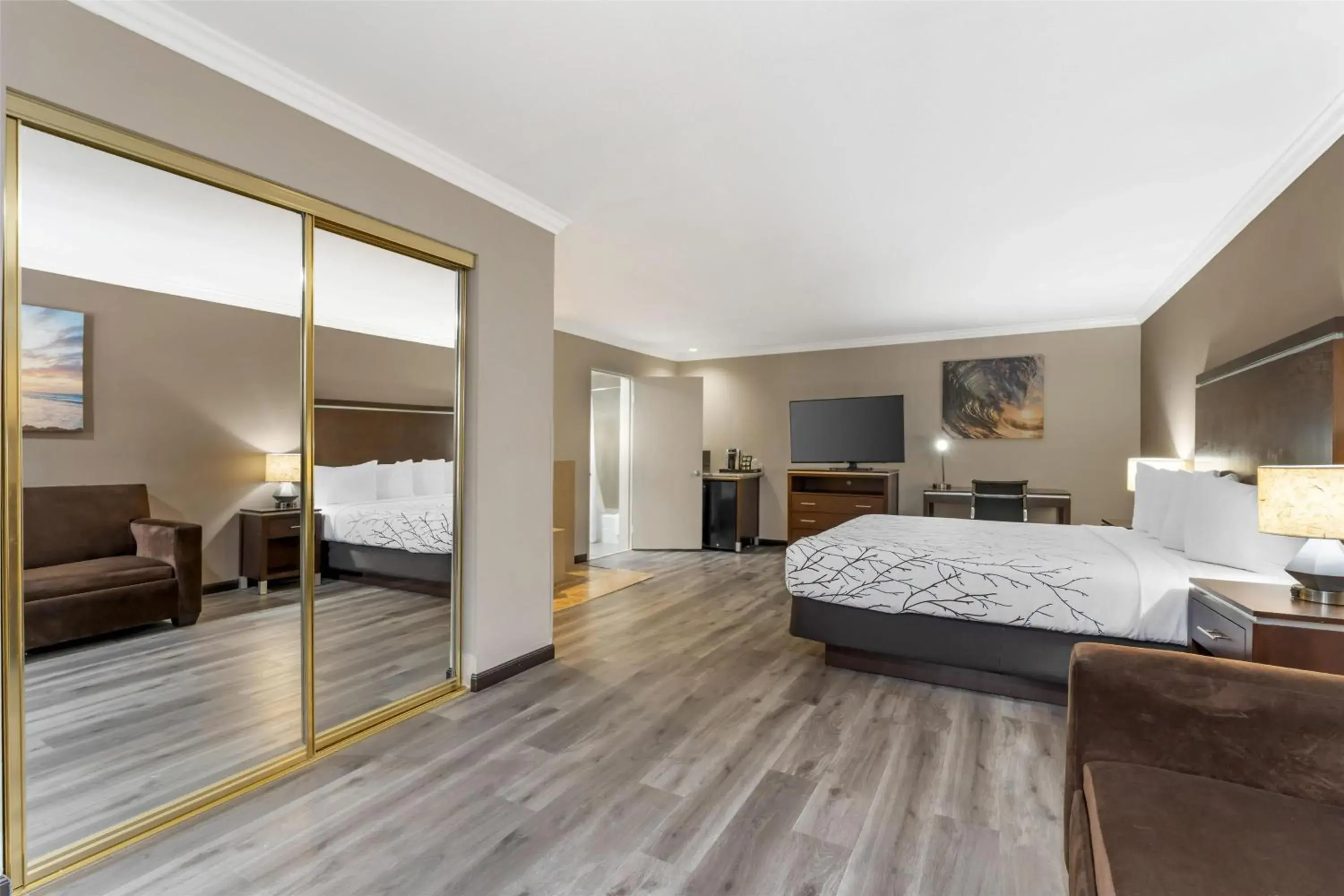 Bedroom, Bed in Best Western Redondo Beach Galleria Inn Hotel - Beach City LA Bedroom, Bed in Best Western Redondo Beach Galleria Inn Hotel - Beach City LA