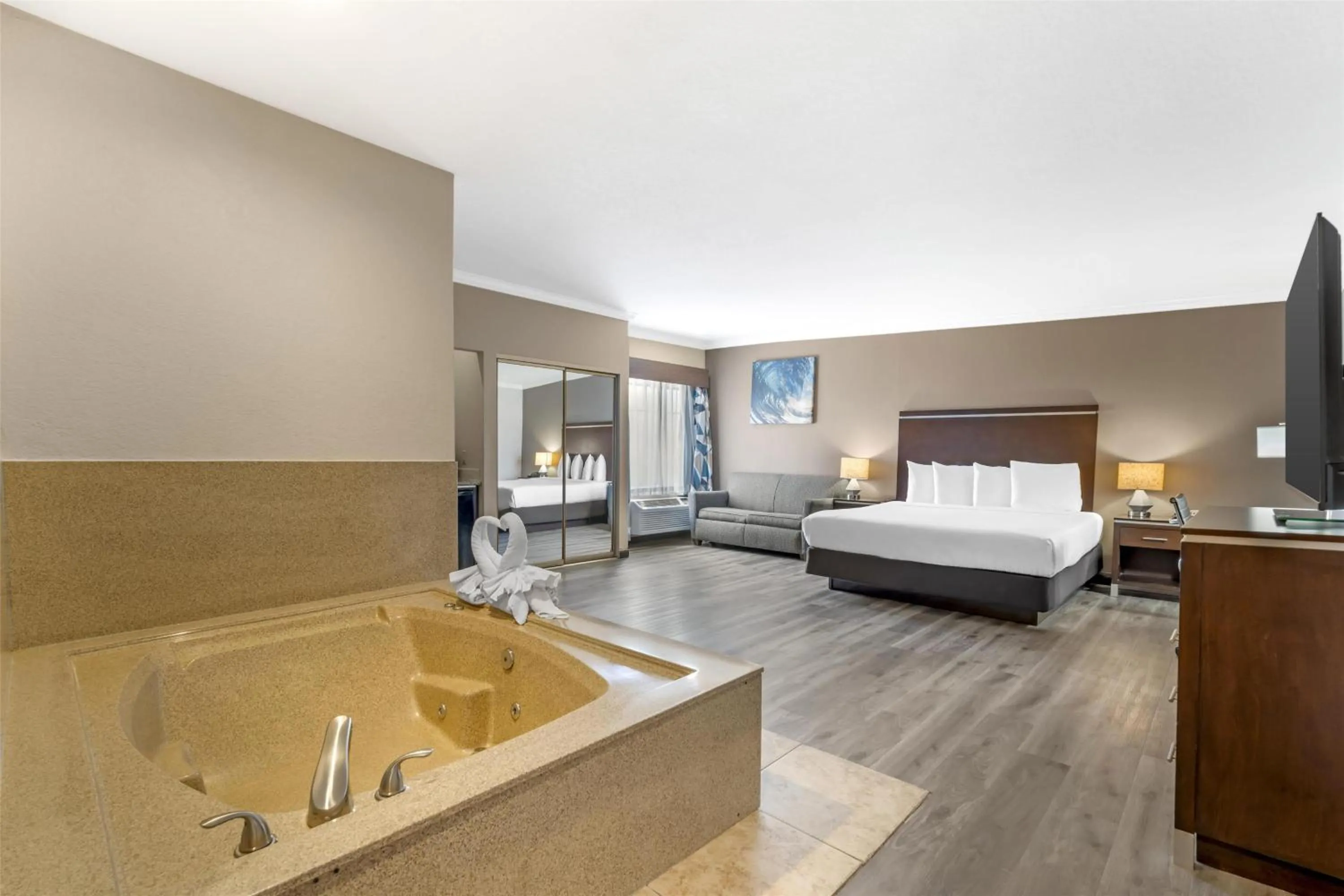 Bedroom, Bed in Best Western Redondo Beach Galleria Inn Hotel - Beach City LA