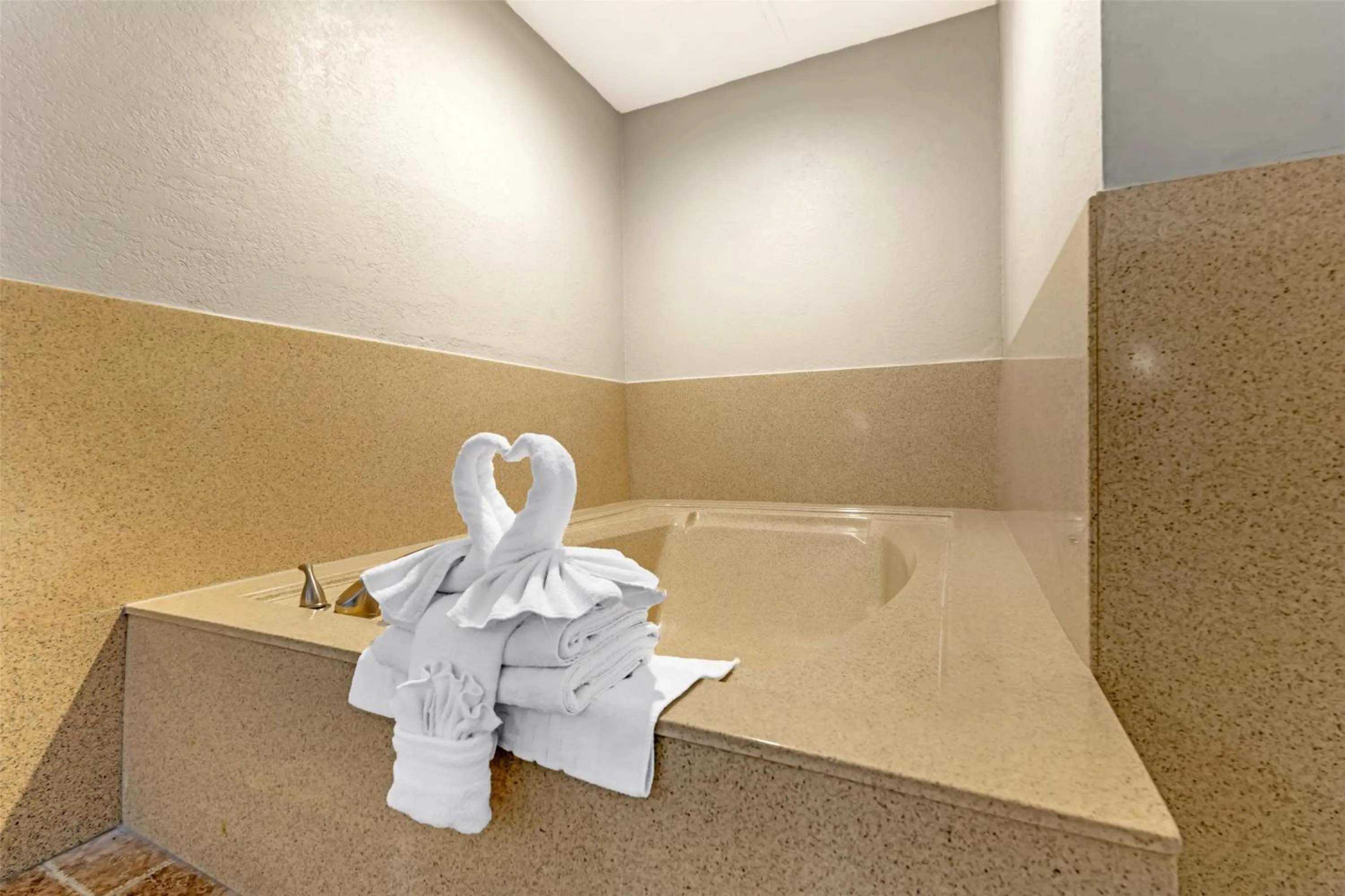 Bedroom in Best Western Redondo Beach Galleria Inn Hotel - Beach City LA