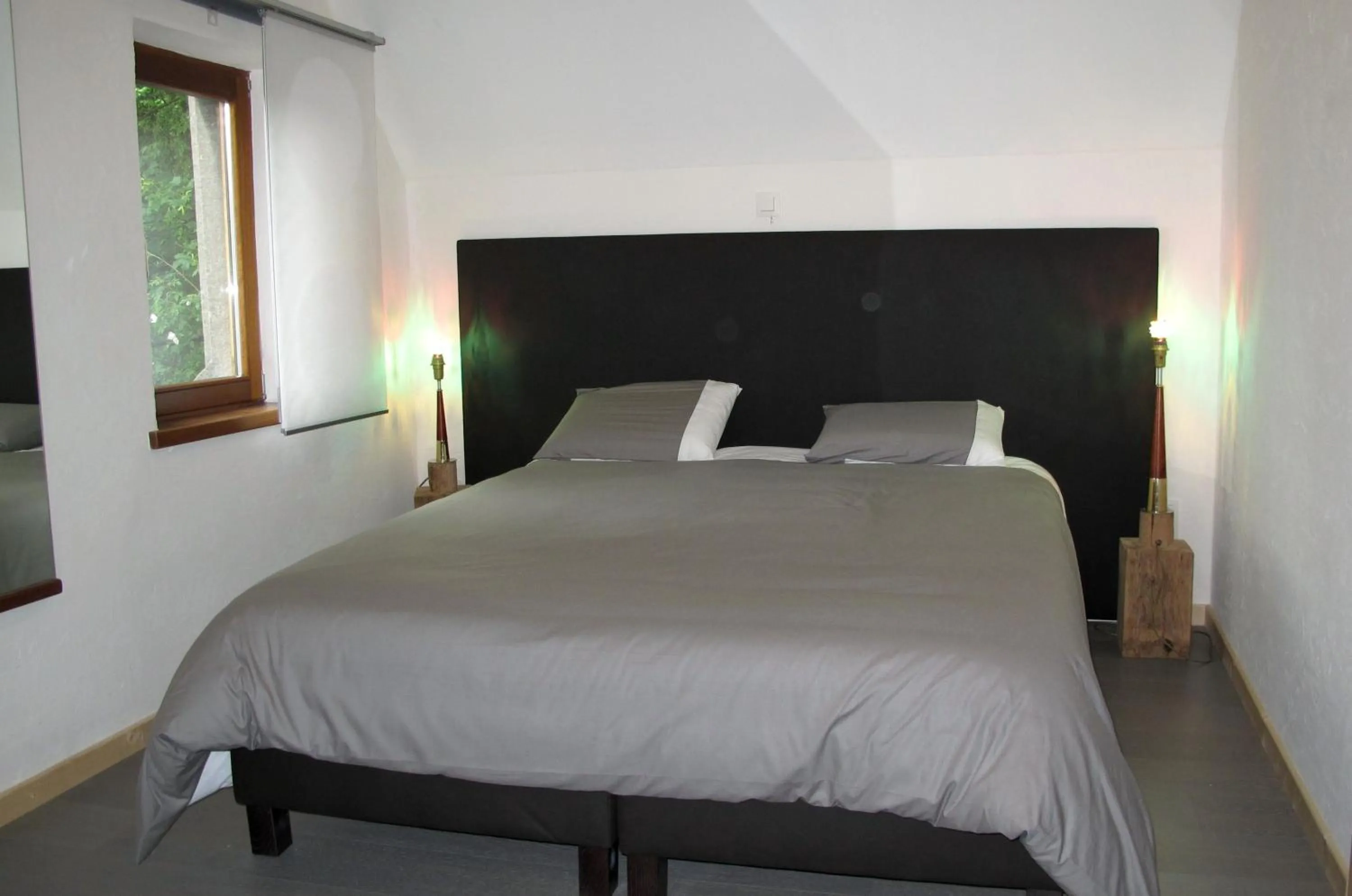 City view, Bed in Stone Station