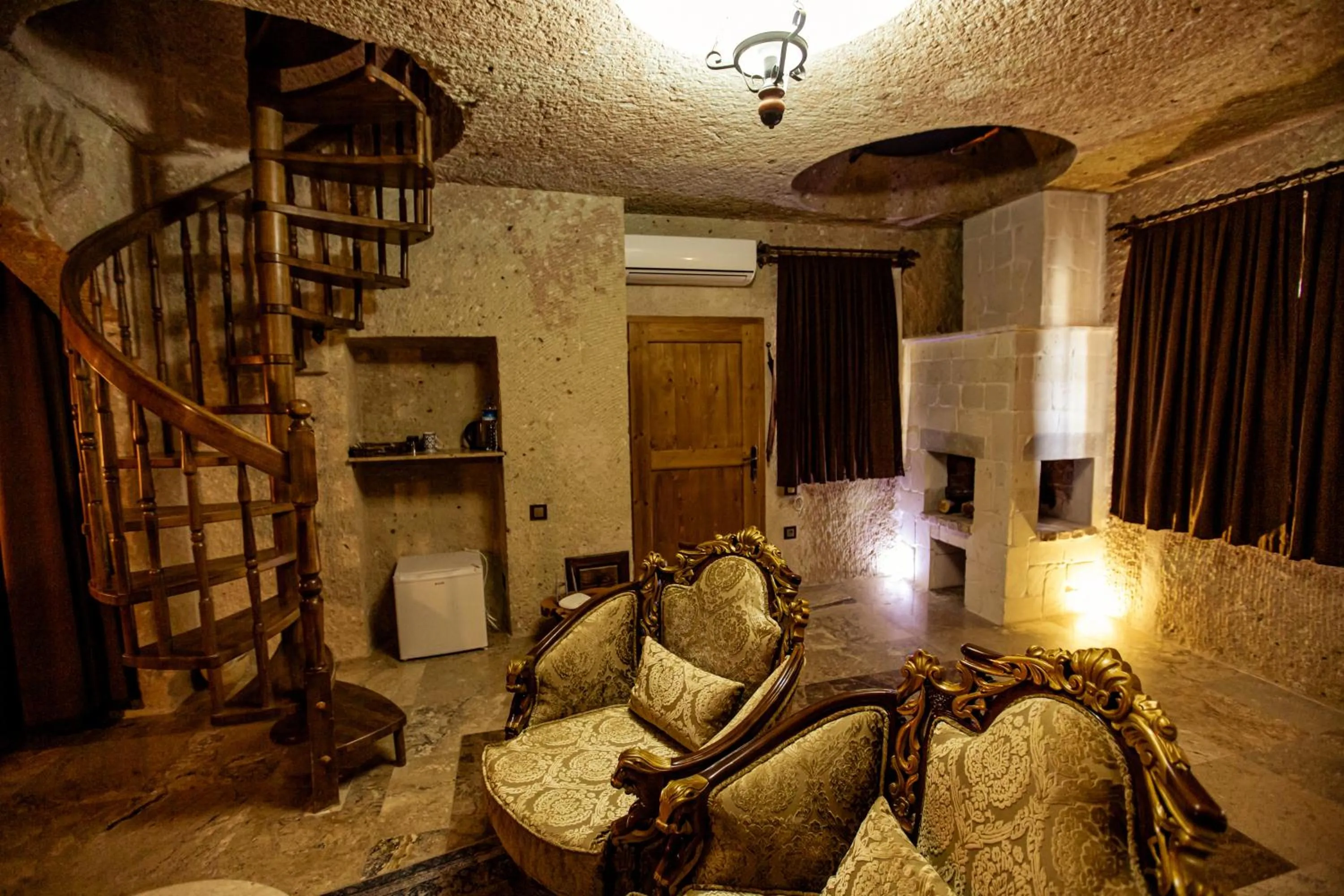 Massage in Oread Cave Suites