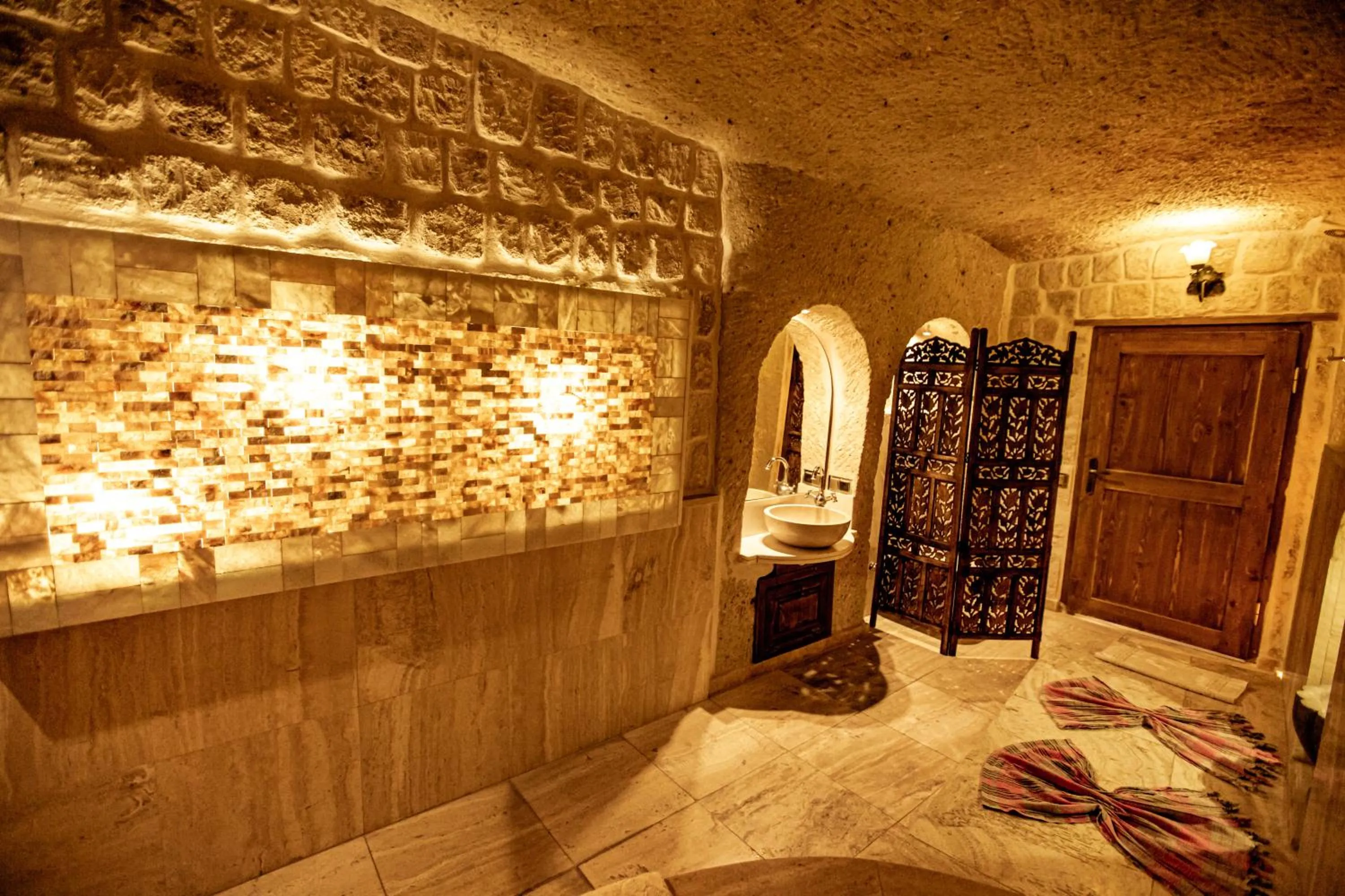 Bathroom in Oread Cave Suites