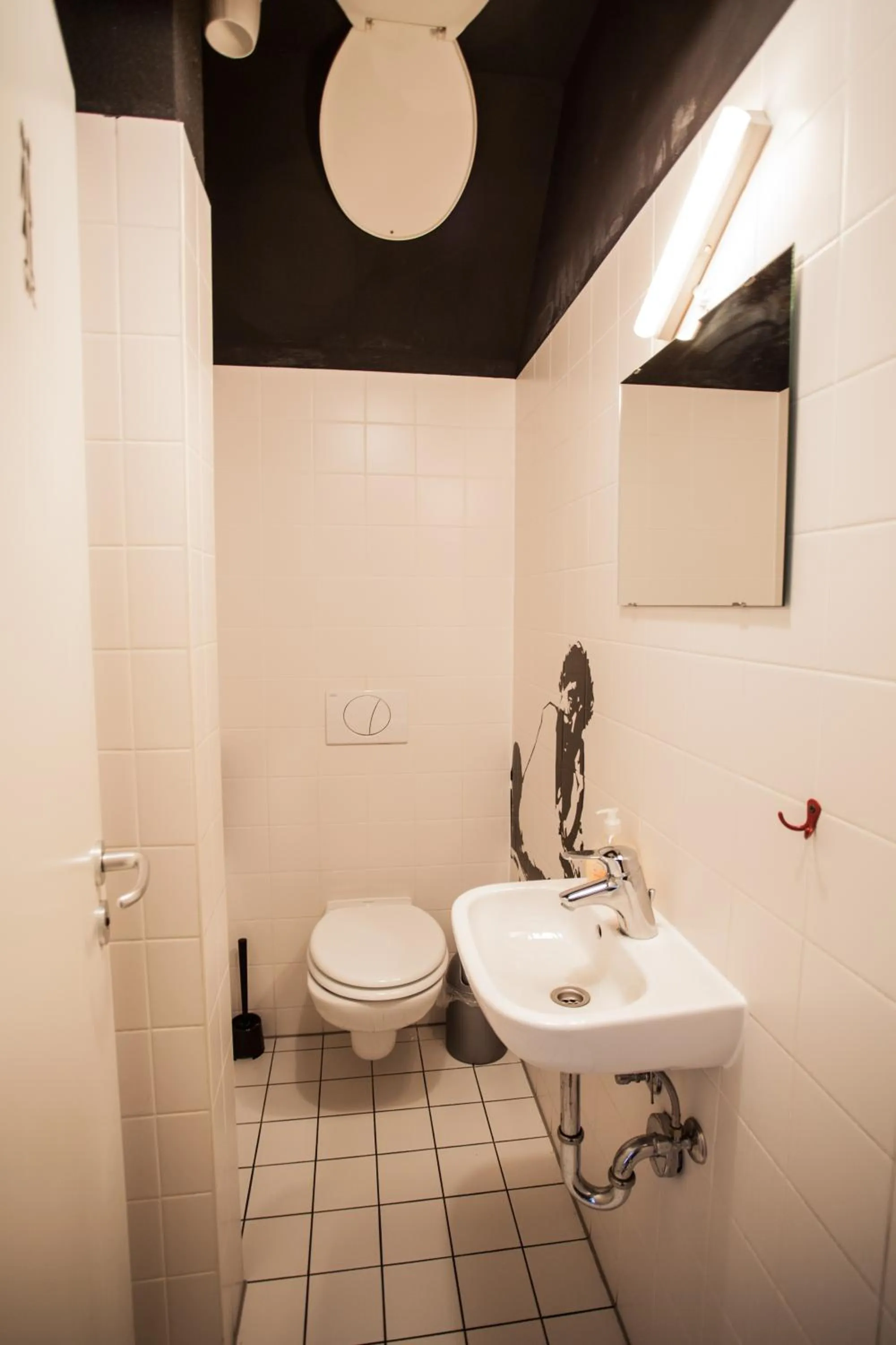 Toilet in Labyrinth Hostel Weimar