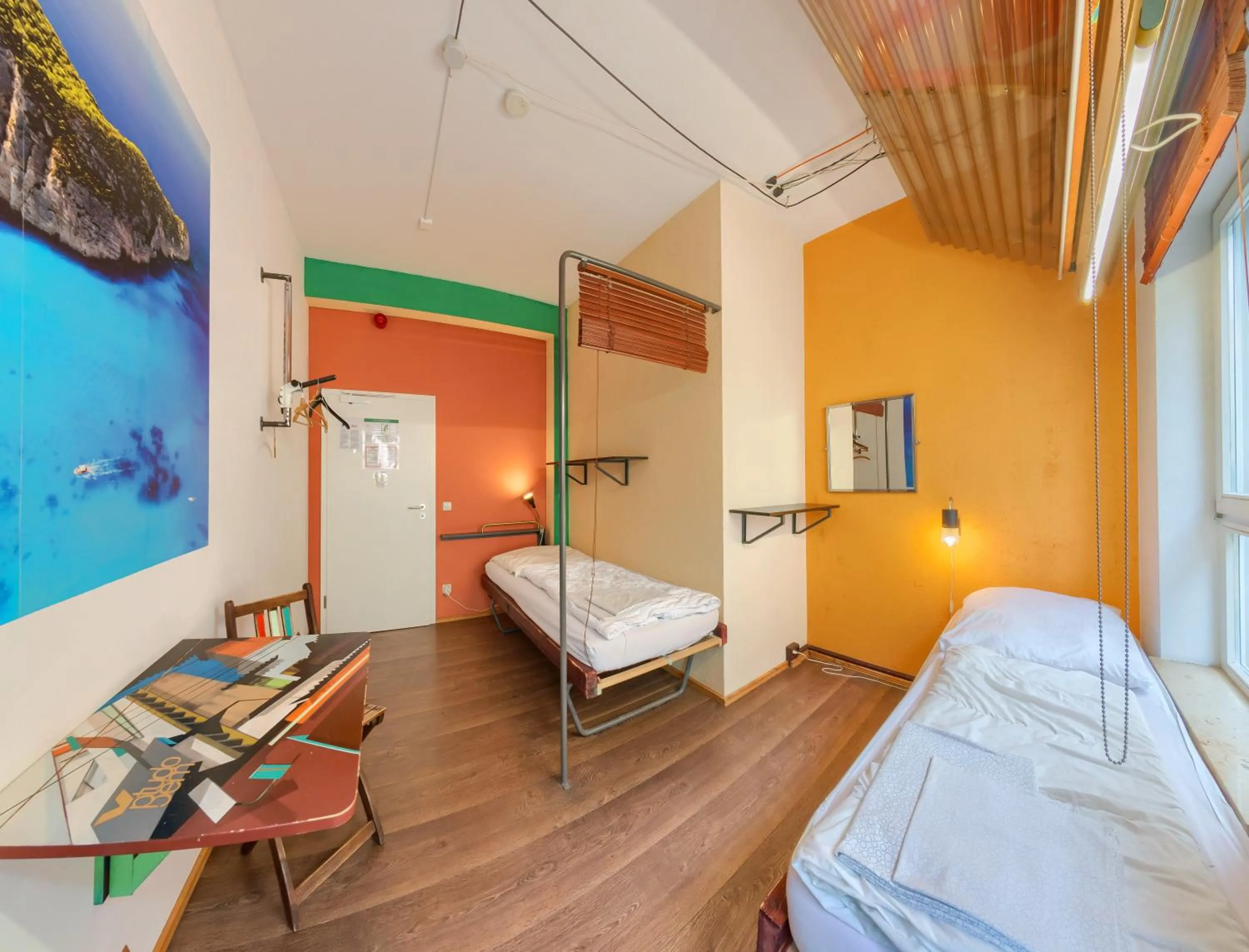 Photo of the whole room, Bed in Labyrinth Hostel Weimar