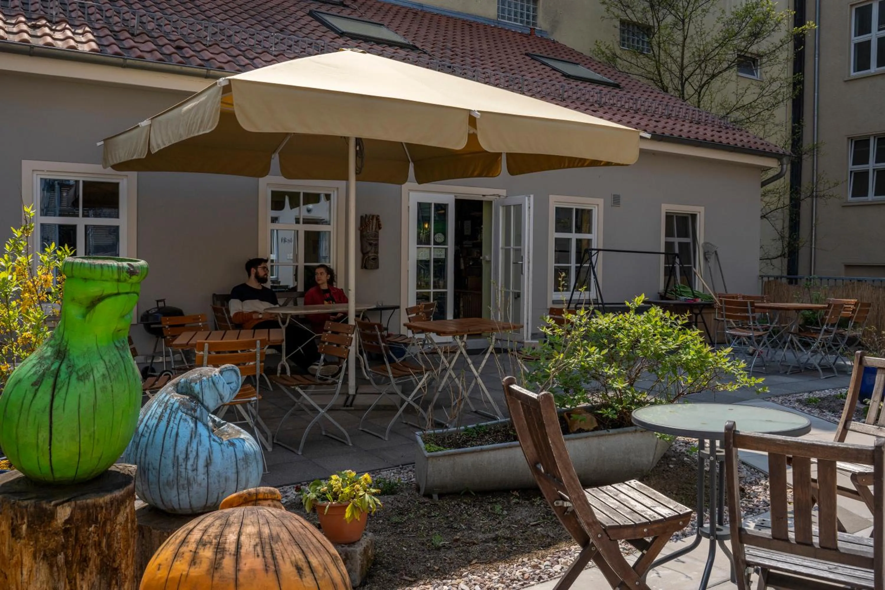 Garden in Labyrinth Hostel Weimar