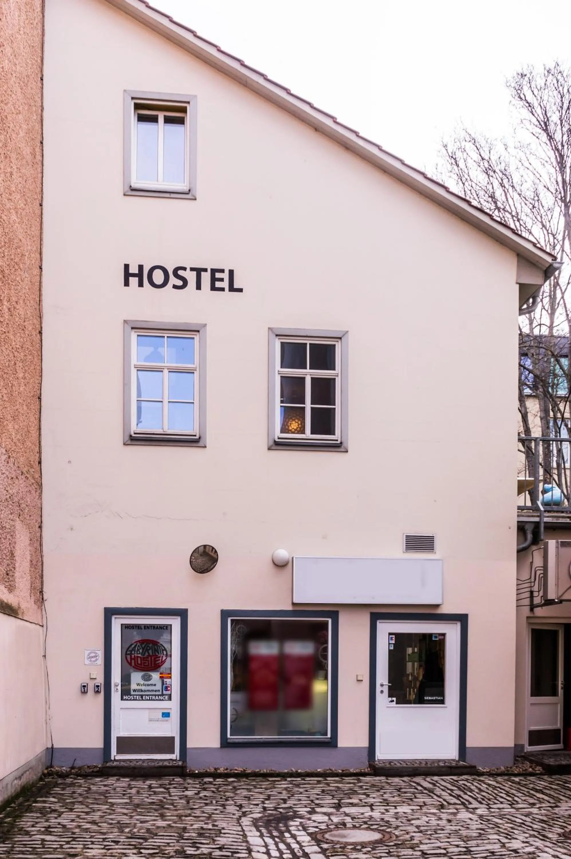 Facade/entrance in Labyrinth Hostel Weimar