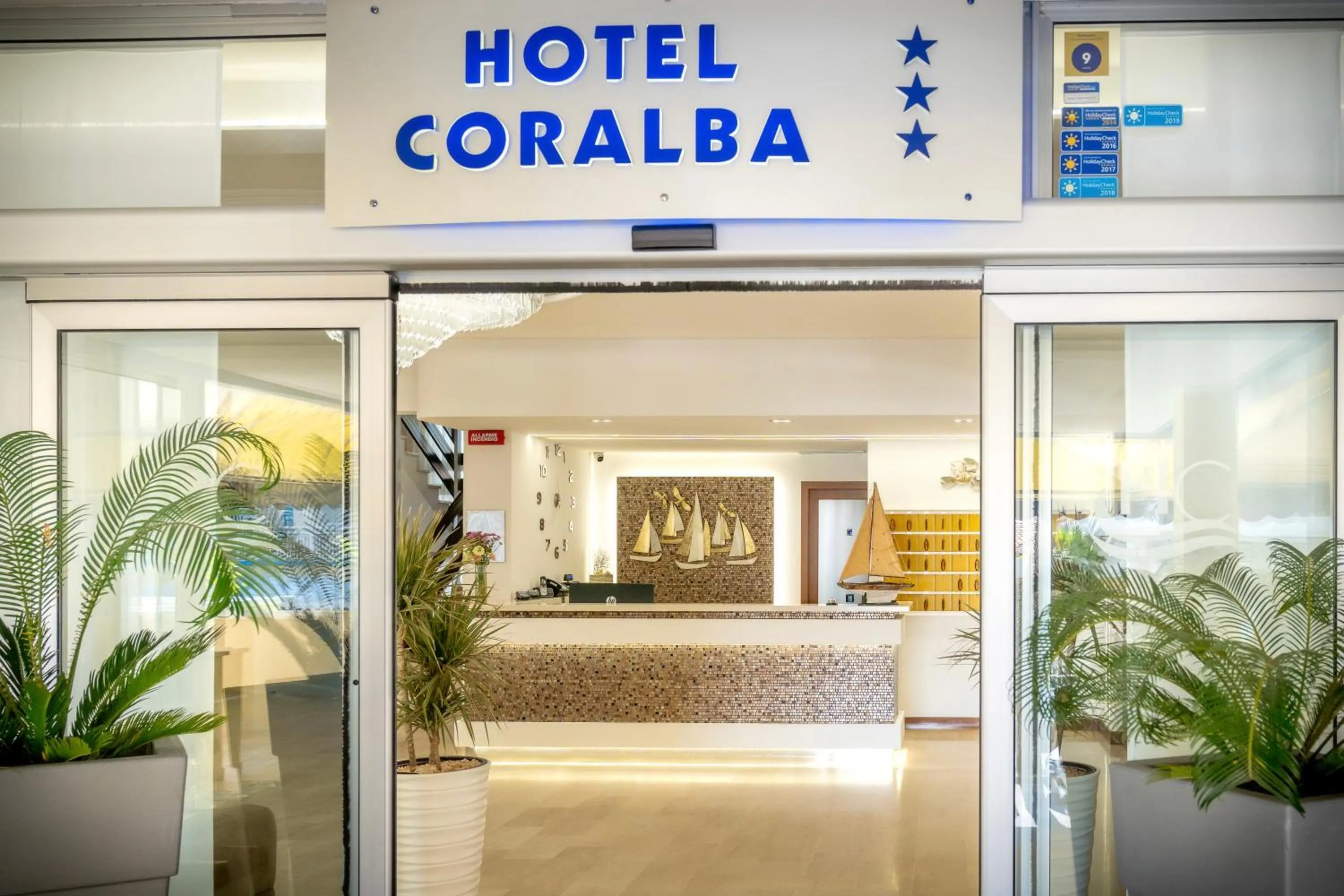 Lobby or reception in Hotel Coralba