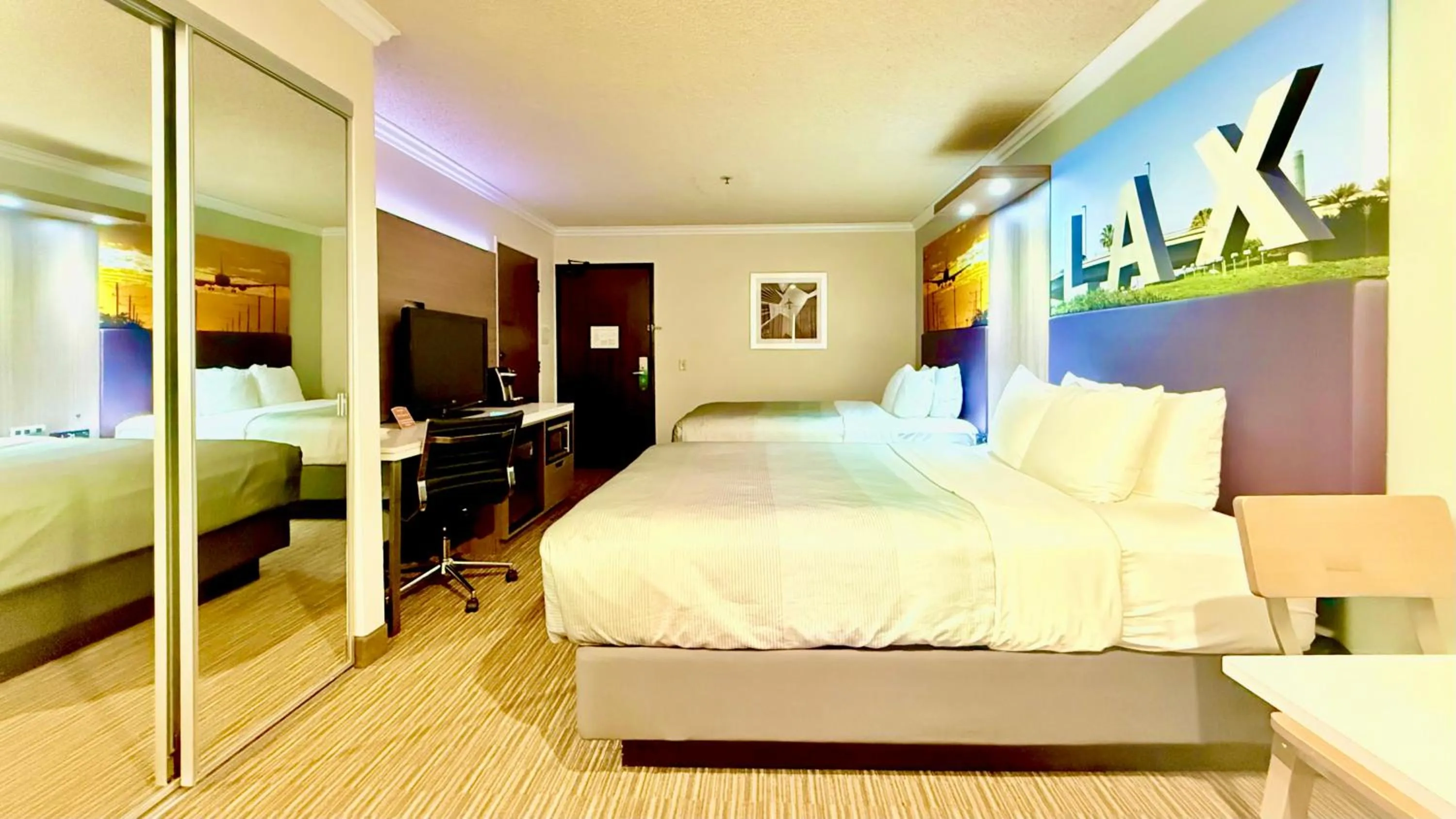 Bed in Quality Inn & Suites Los Angeles Airport - LAX