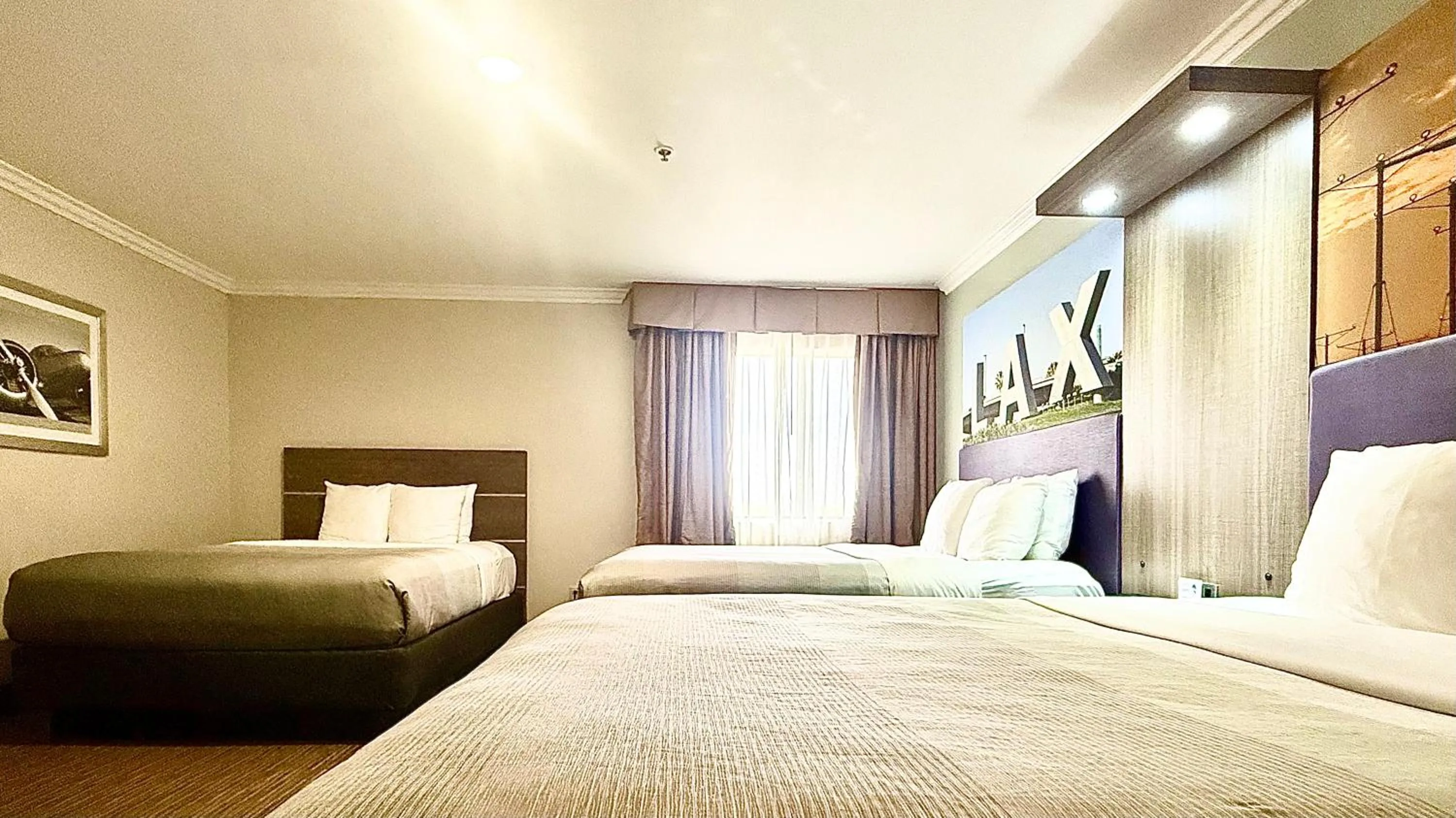 Bed in Quality Inn & Suites Los Angeles Airport - LAX