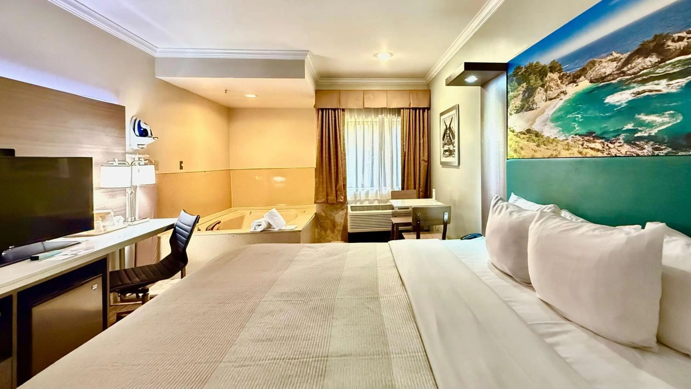 Bedroom, Bed in Quality Inn & Suites Los Angeles Airport - LAX