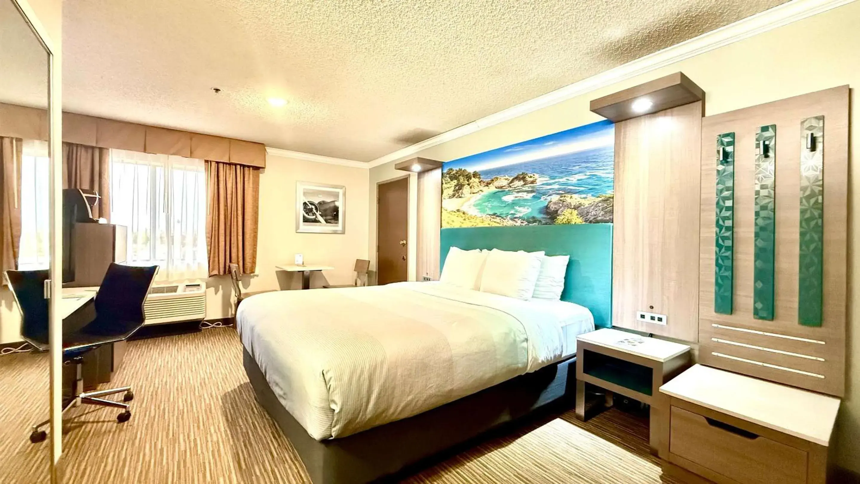 Bedroom, Bed in Quality Inn & Suites Los Angeles Airport - LAX Bedroom, Bed in Quality Inn & Suites Los Angeles Airport - LAX