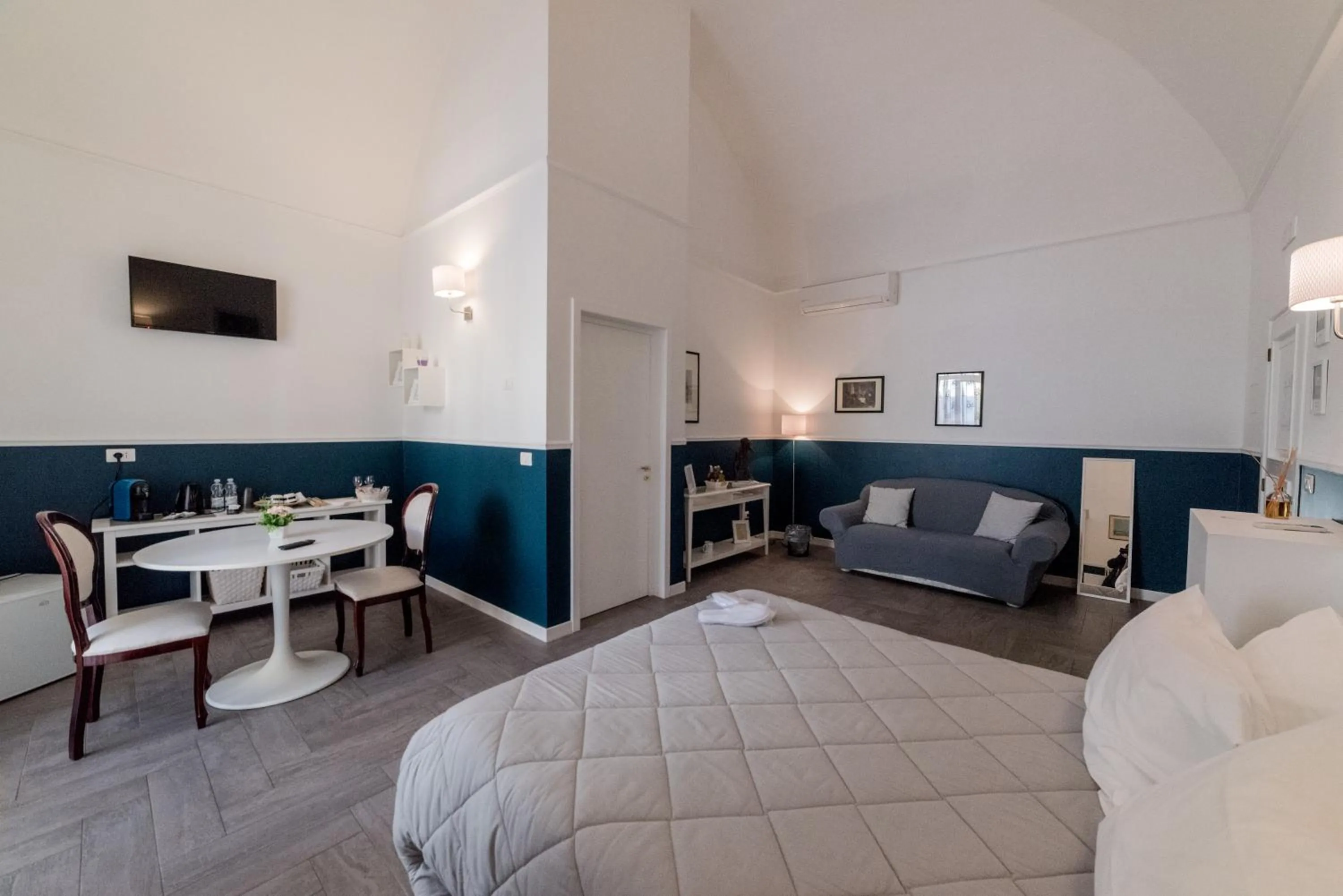 Photo of the whole room, Bed in Novecento Dimore di Poesia
