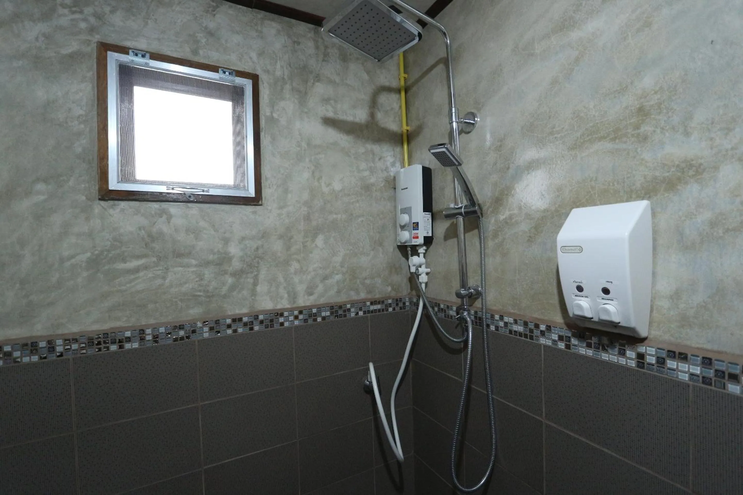 Shower in Baan Khue Wieng Resort