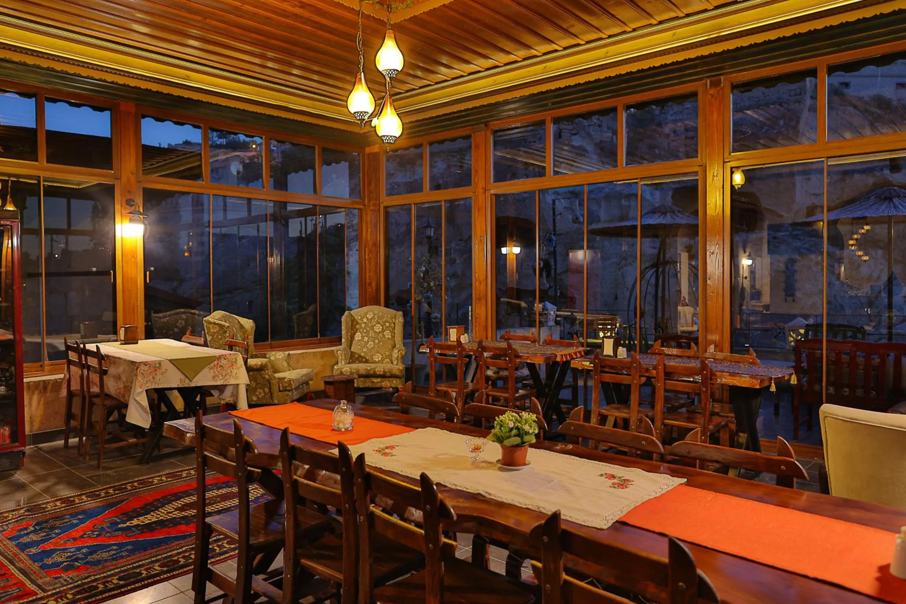 Restaurant/places to eat in Demisos Caves Hotel