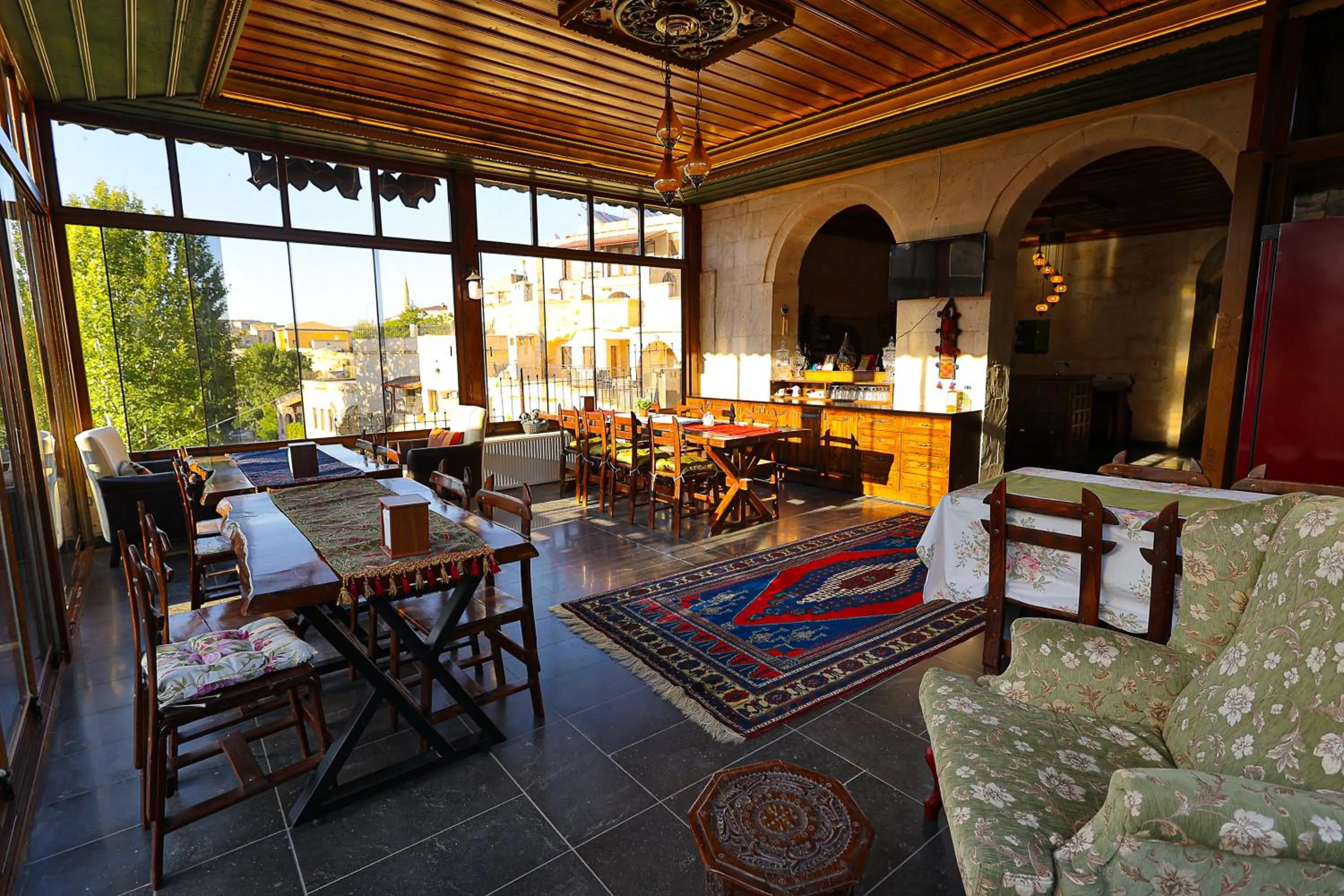 Restaurant/places to eat in Demisos Caves Hotel