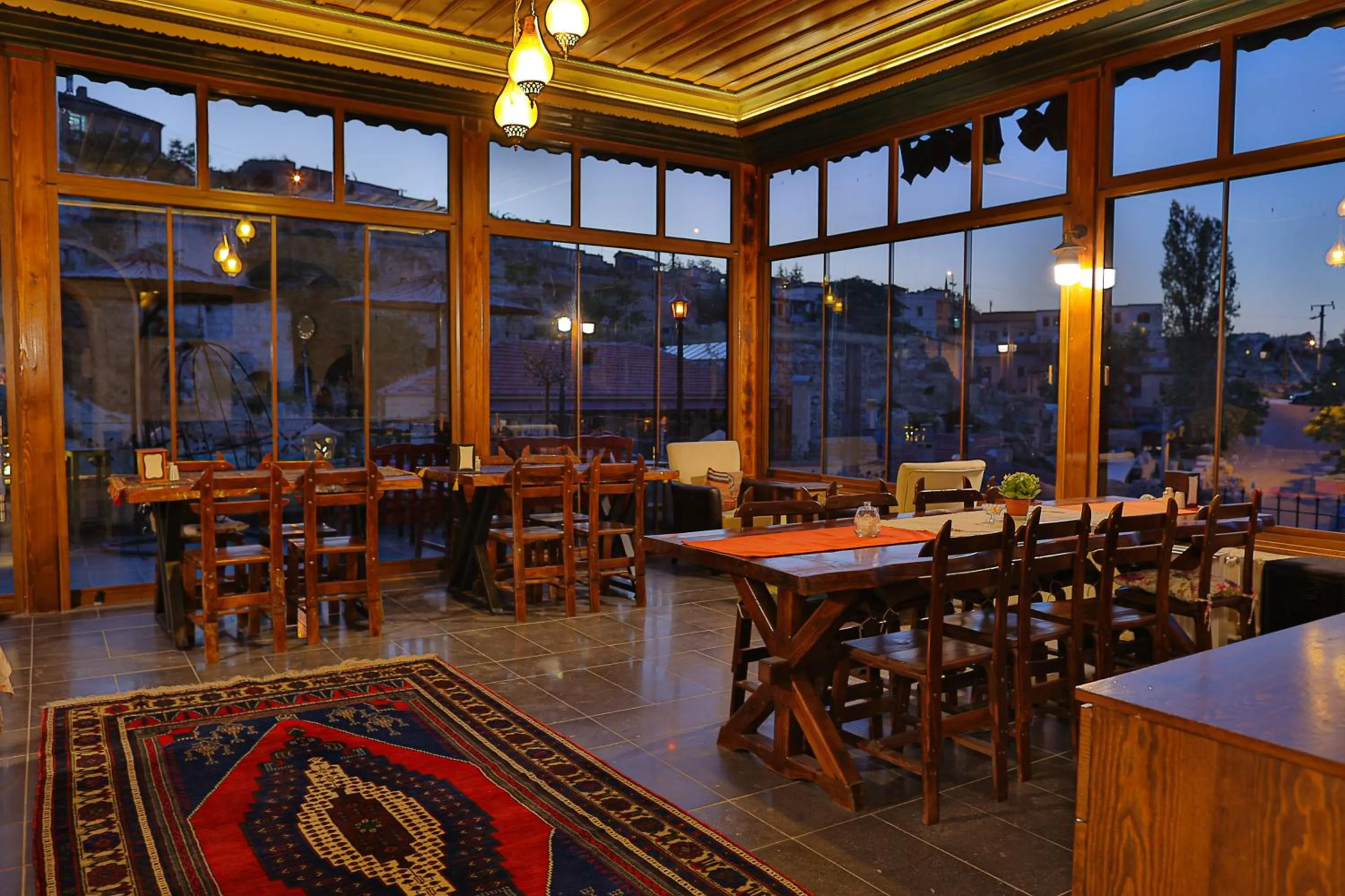 Restaurant/places to eat in Demisos Caves Hotel