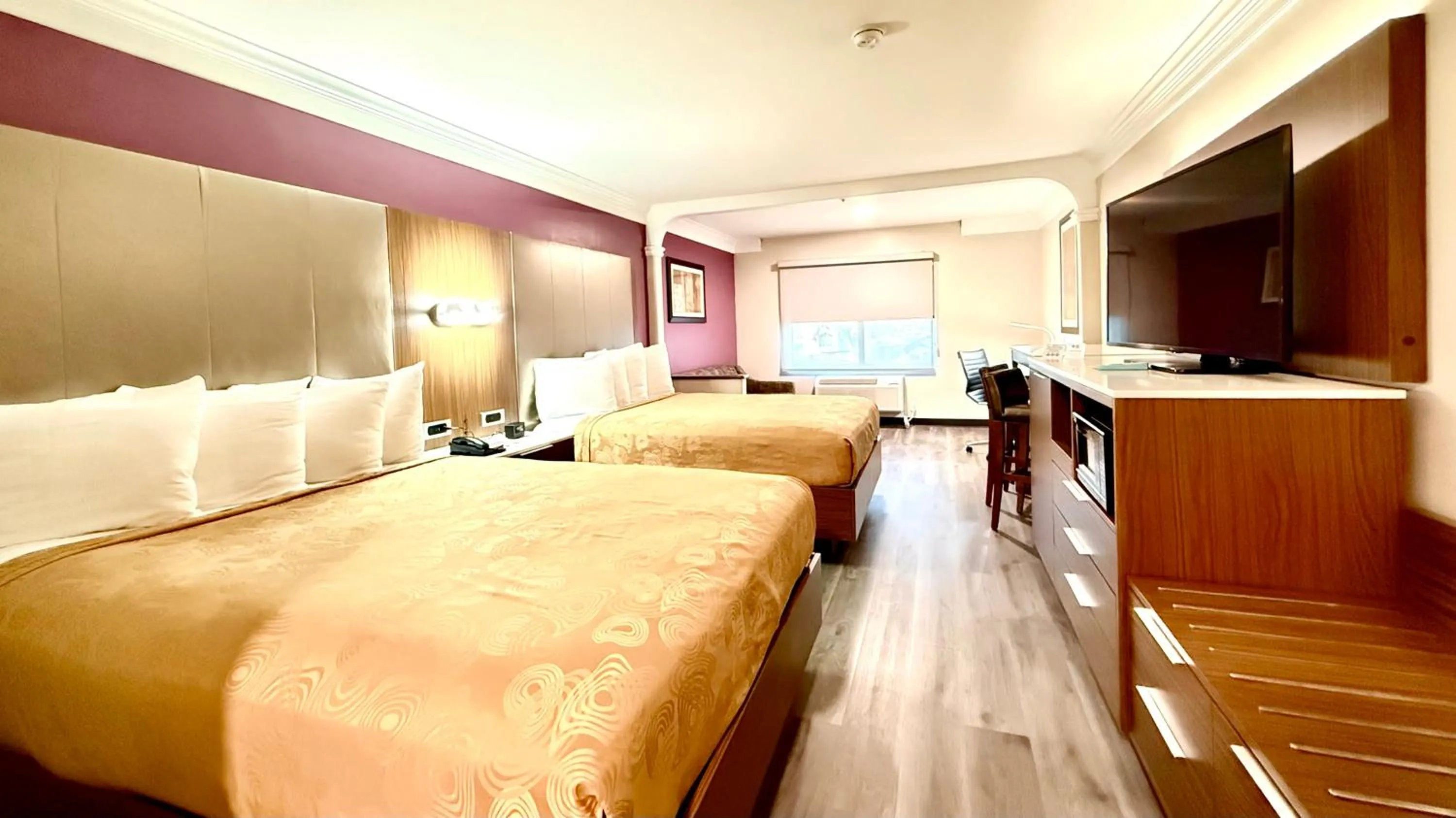 Bed in Best Western Plus Suites Hotel - Los Angeles LAX Airport