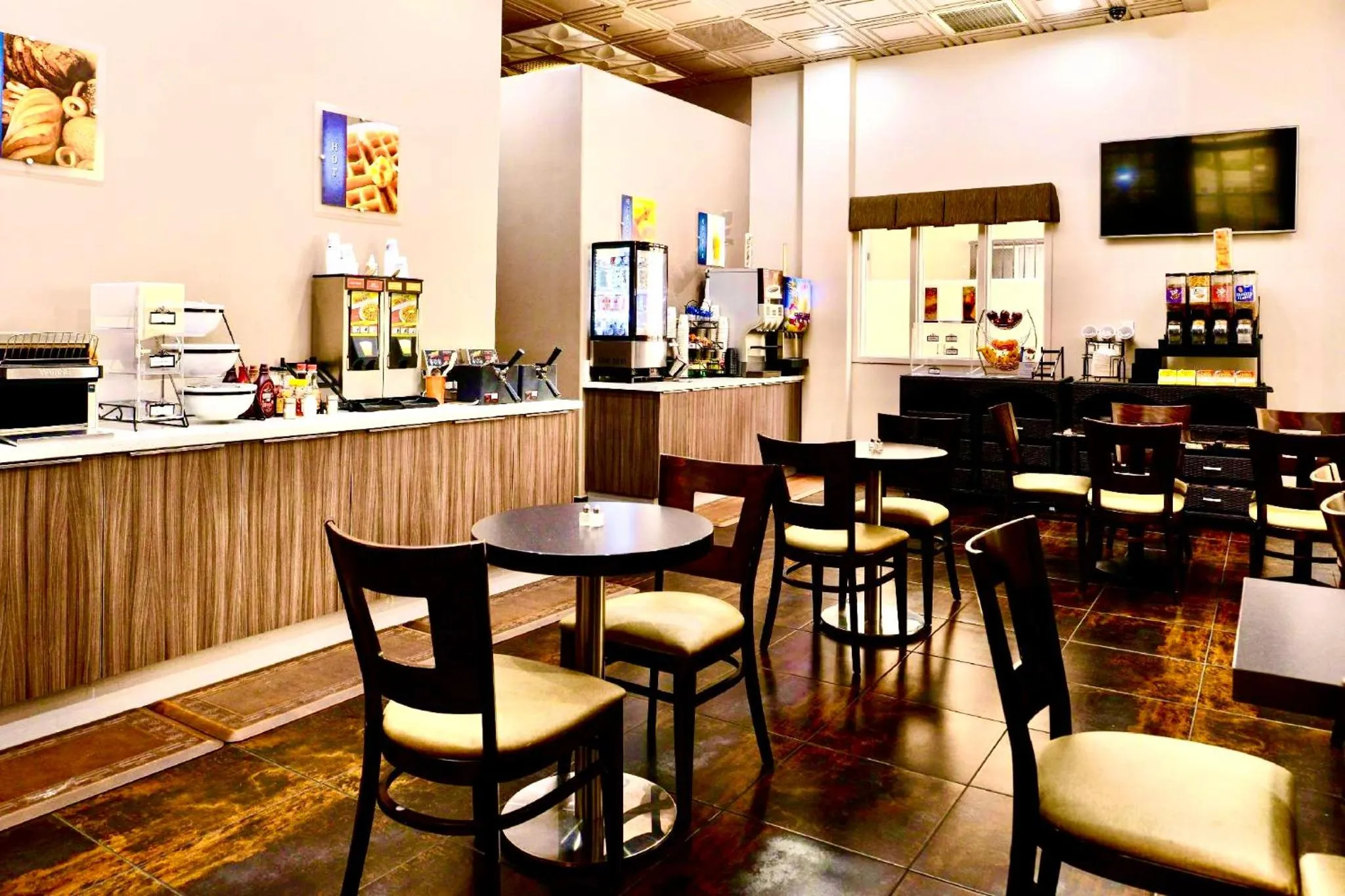 Coffee/tea facilities in Best Western Plus Suites Hotel - Los Angeles LAX Airport