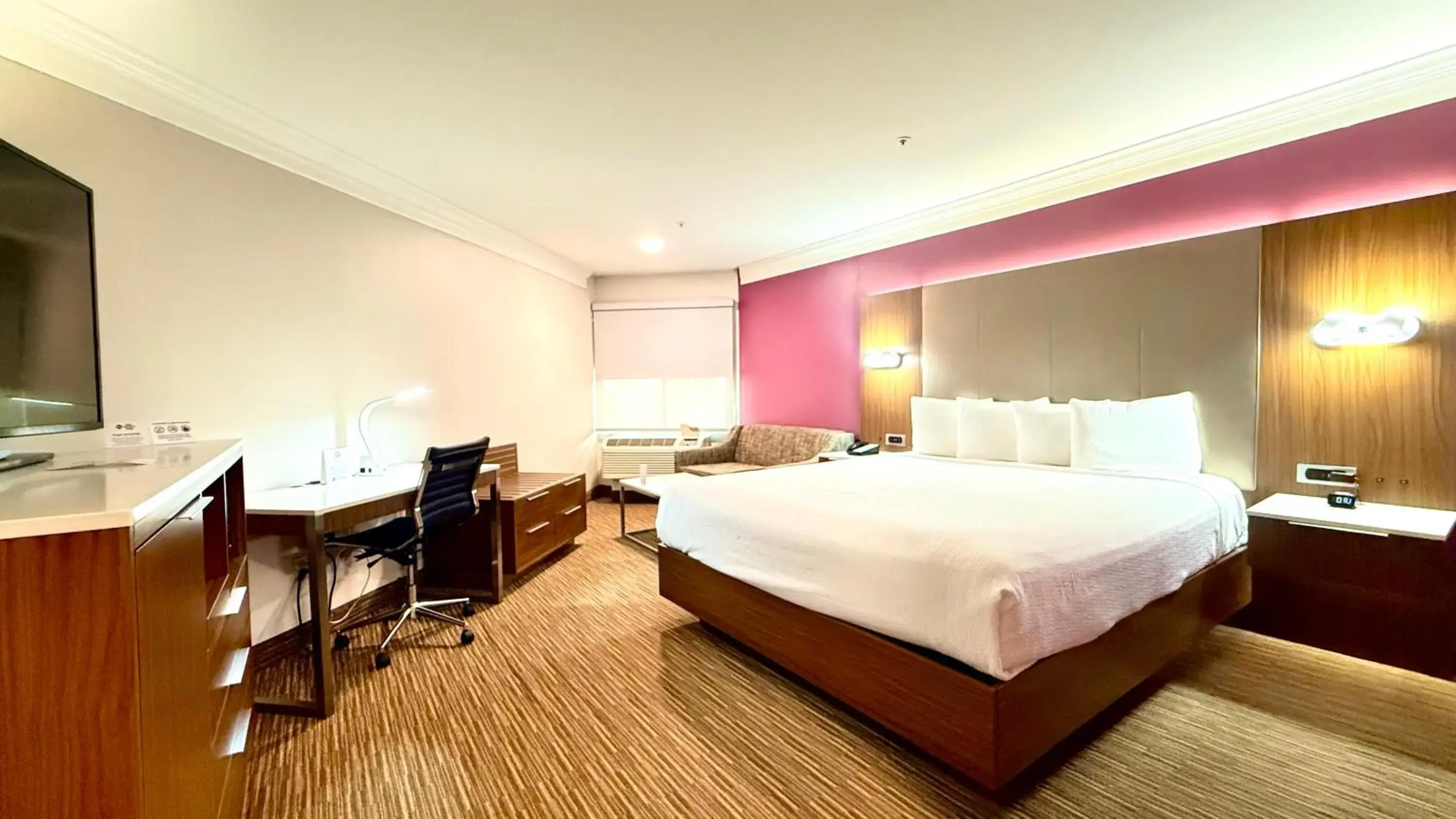 Bed in Best Western Plus Suites Hotel - Los Angeles LAX Airport Bed in Best Western Plus Suites Hotel - Los Angeles LAX Airport