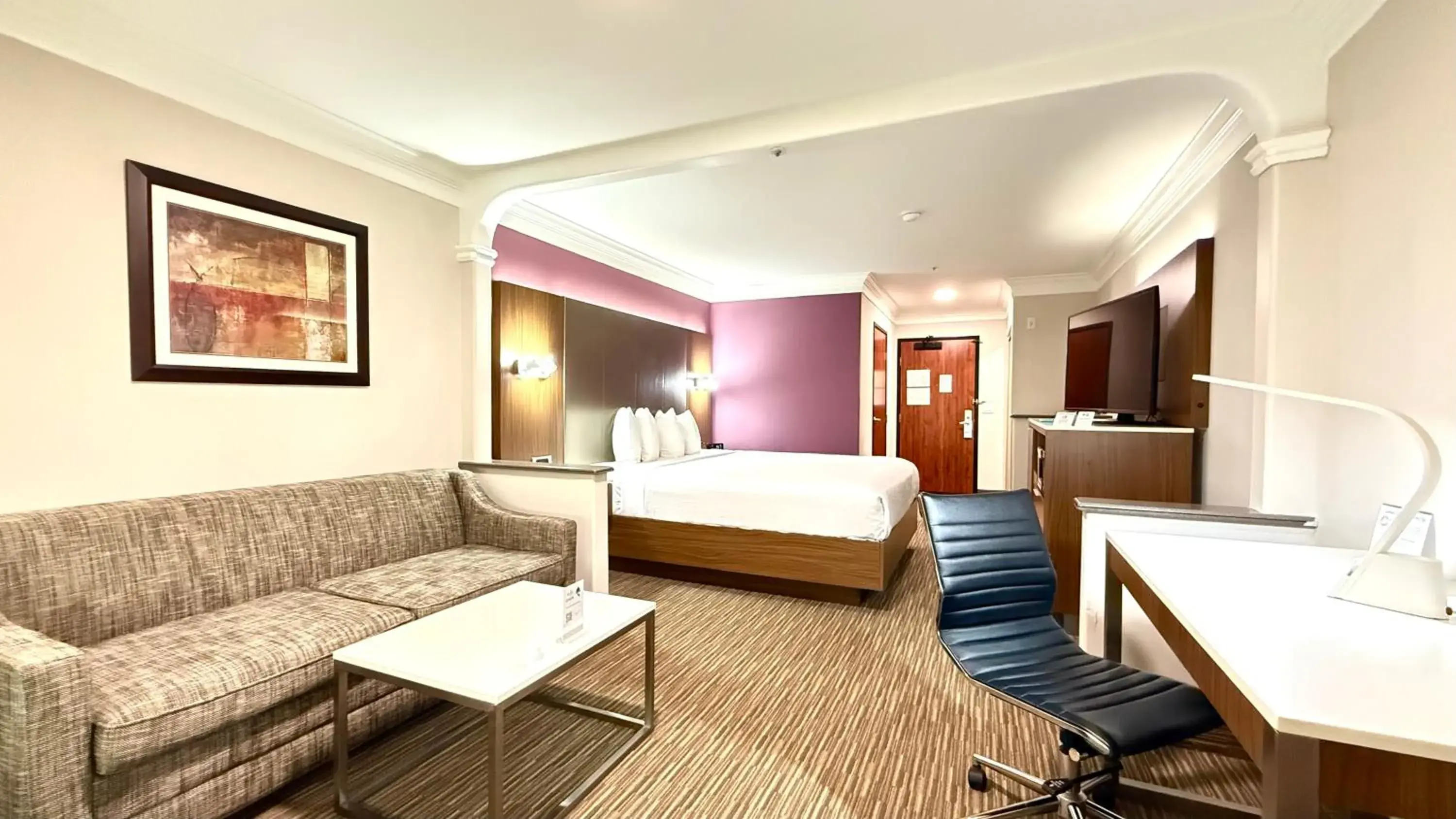 Bed in Best Western Plus Suites Hotel - Los Angeles LAX Airport Bed in Best Western Plus Suites Hotel - Los Angeles LAX Airport