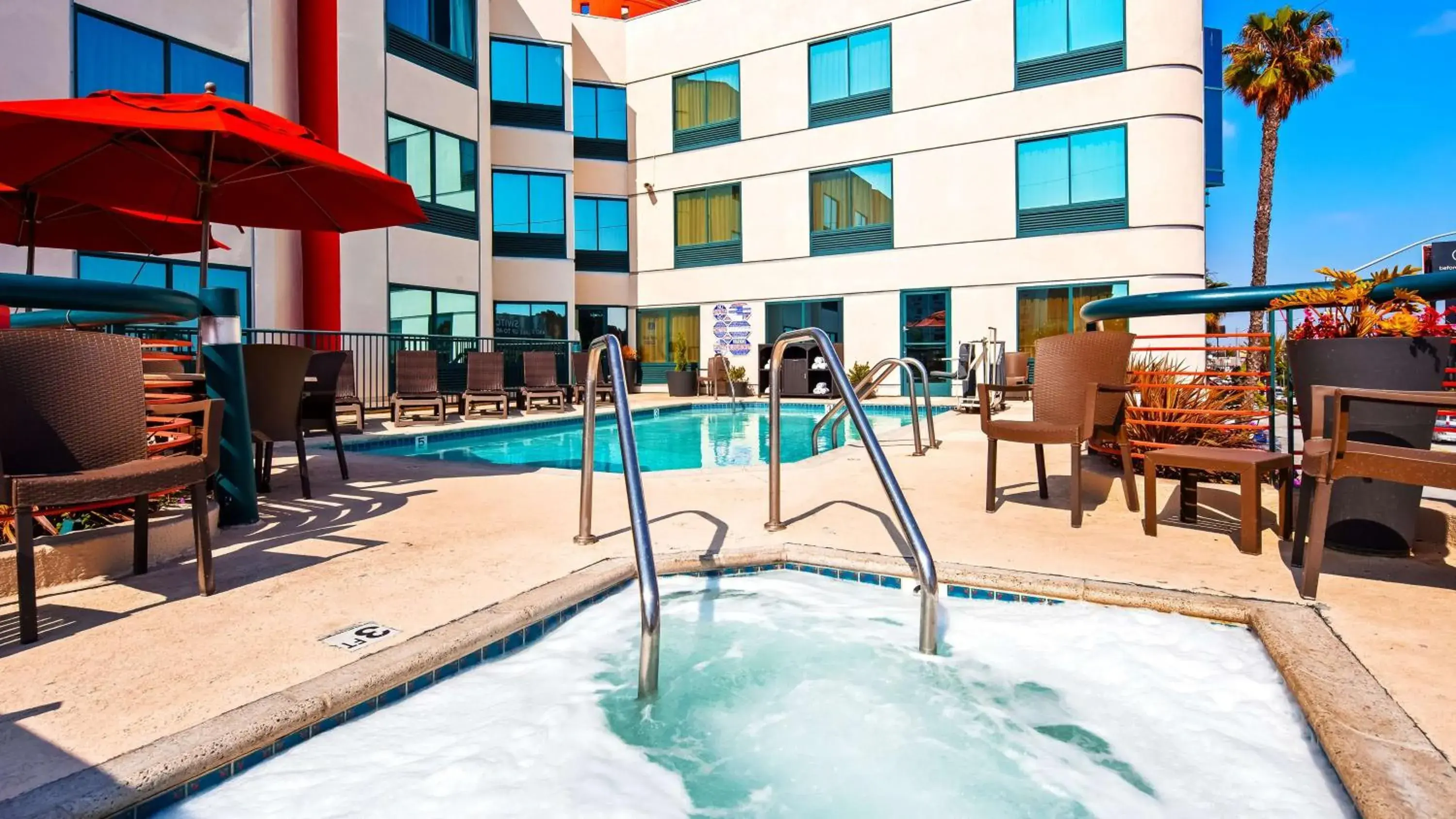 Pool view in Best Western Plus Suites Hotel - Los Angeles LAX Airport Pool view in Best Western Plus Suites Hotel - Los Angeles LAX Airport