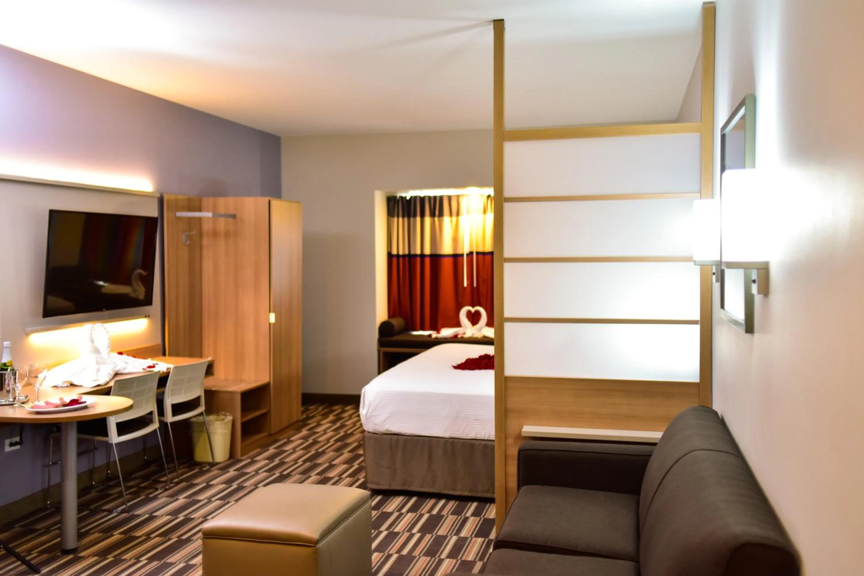 Decorative detail, Bed in Microtel Inn & Suites by Wyndham Cuauhtemoc Campos Menonitas