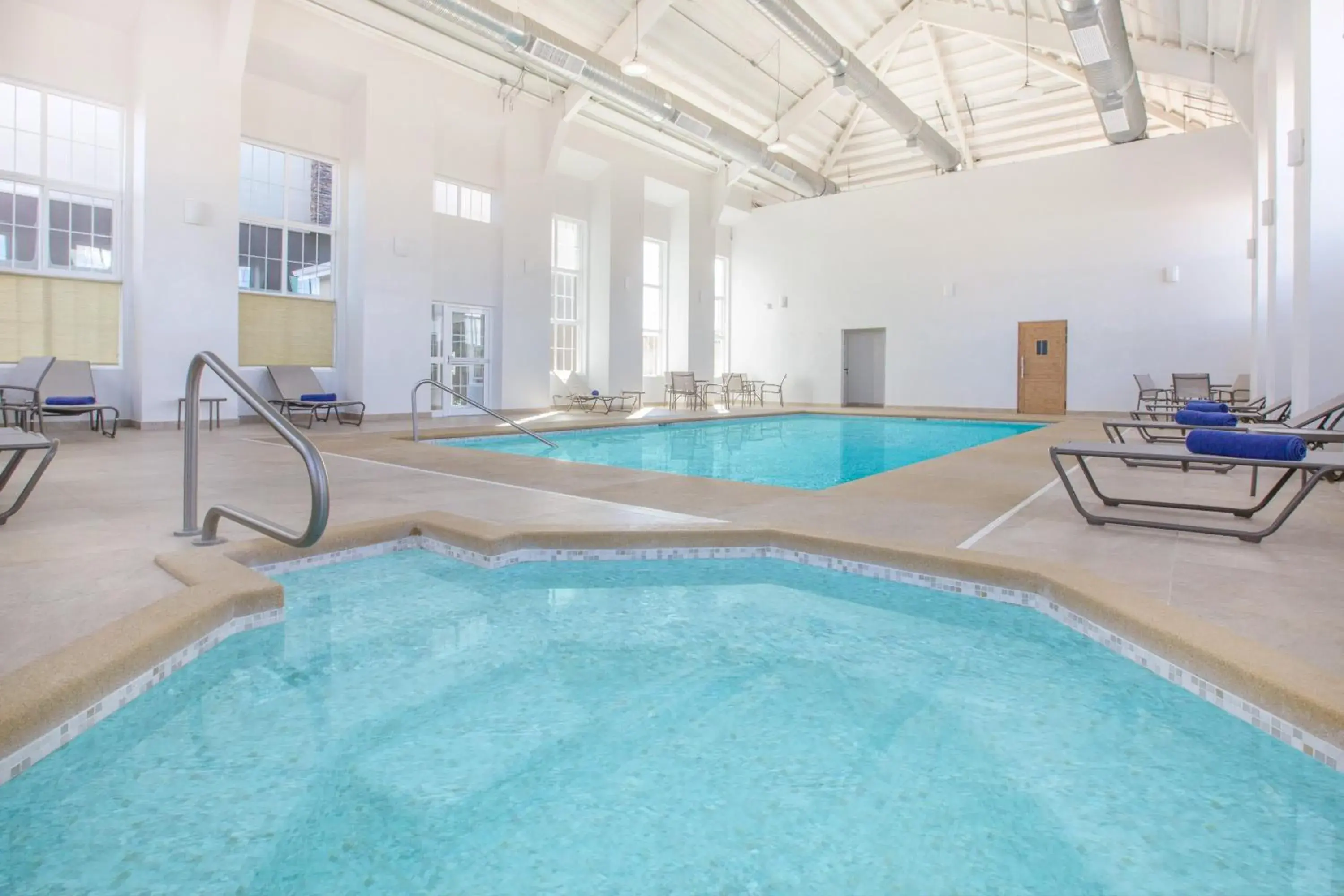 Swimming pool in Microtel Inn & Suites by Wyndham Cuauhtemoc Campos Menonitas Swimming pool in Microtel Inn & Suites by Wyndham Cuauhtemoc Campos Menonitas