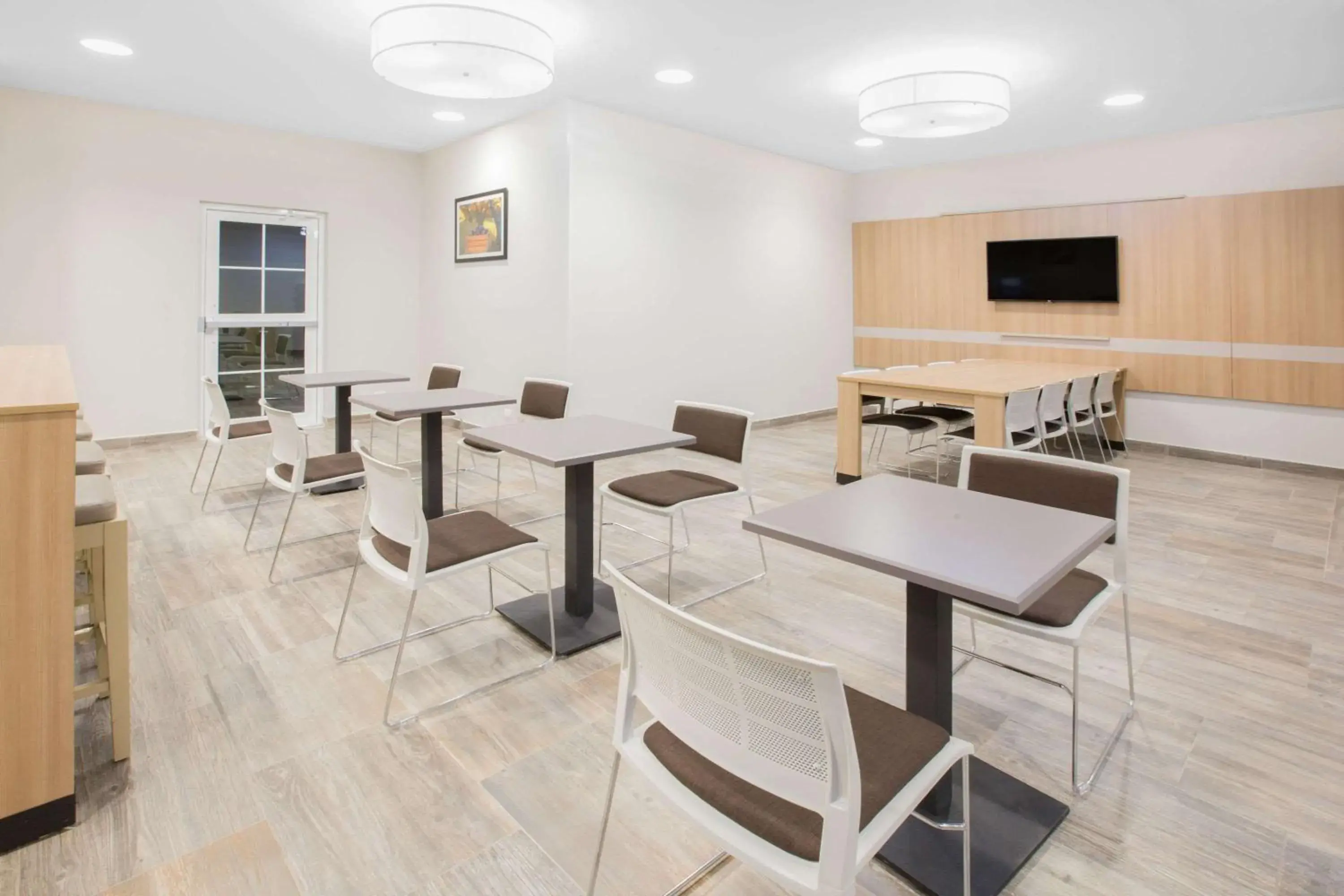 Restaurant/places to eat in Microtel Inn & Suites by Wyndham Cuauhtemoc Campos Menonitas Restaurant/places to eat in Microtel Inn & Suites by Wyndham Cuauhtemoc Campos Menonitas