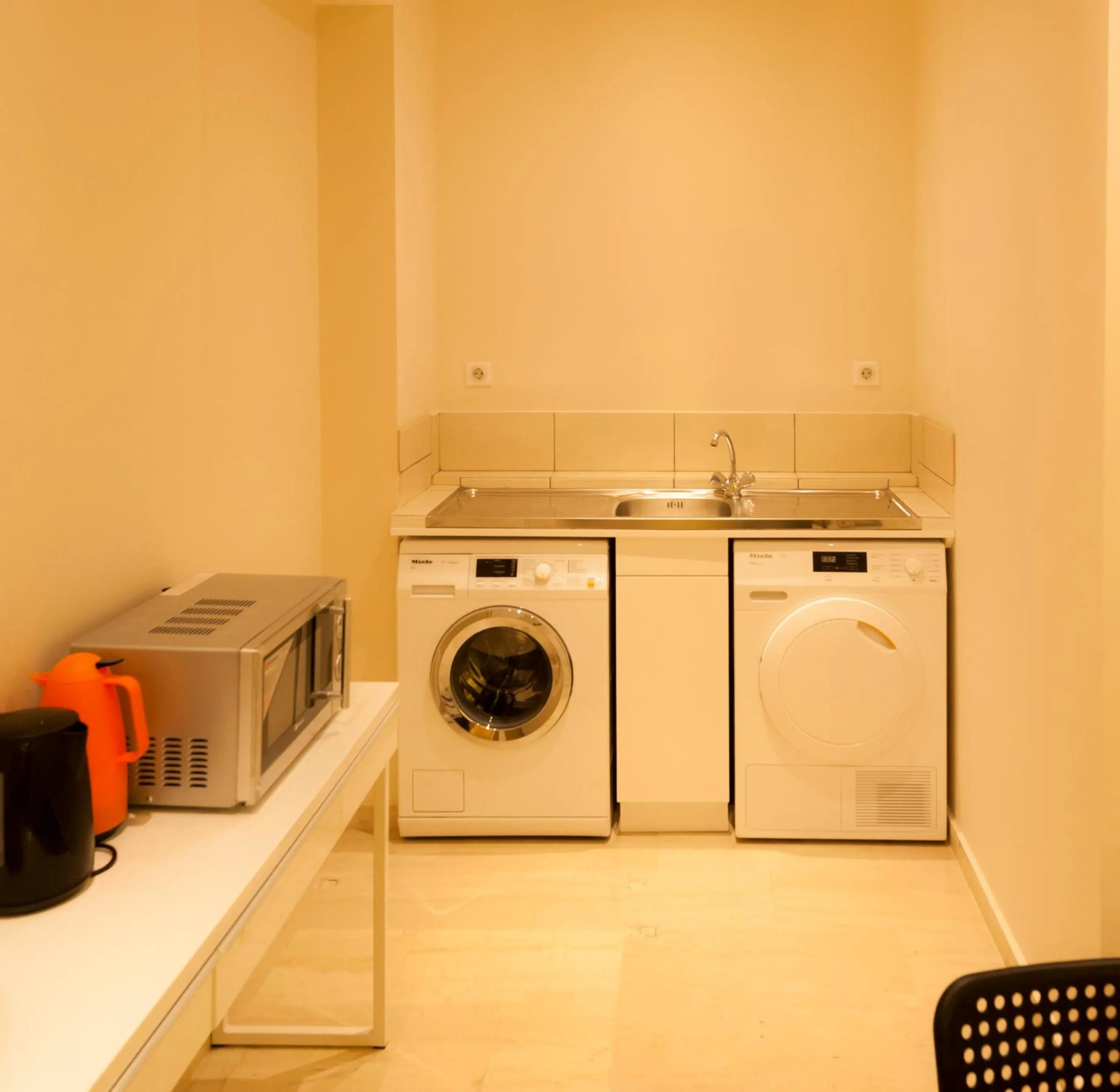 Area and facilities, Kitchen/Kitchenette in Helion Apartments