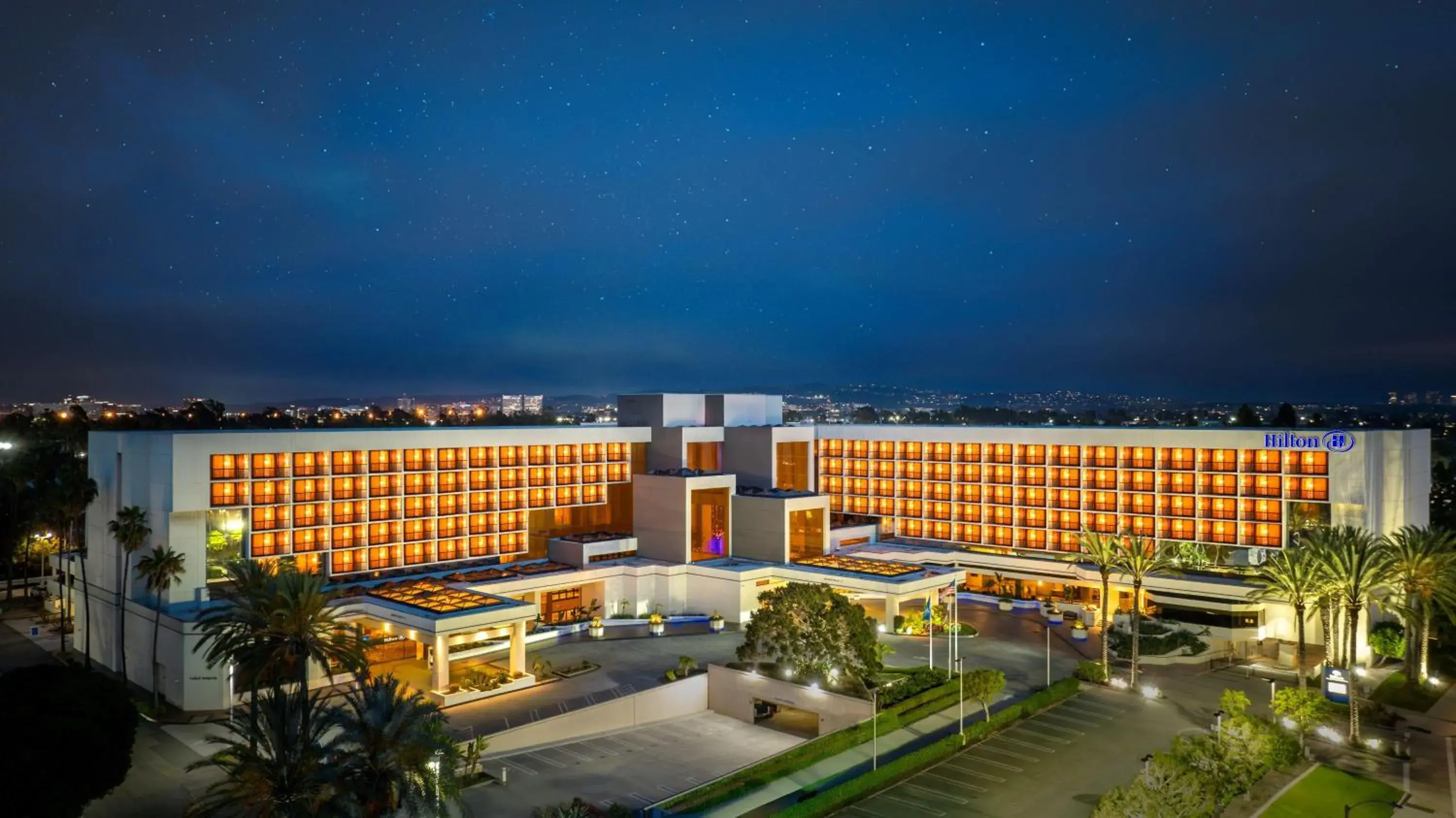 Property building in Hilton Orange County/Costa Mesa Property building in Hilton Orange County/Costa Mesa