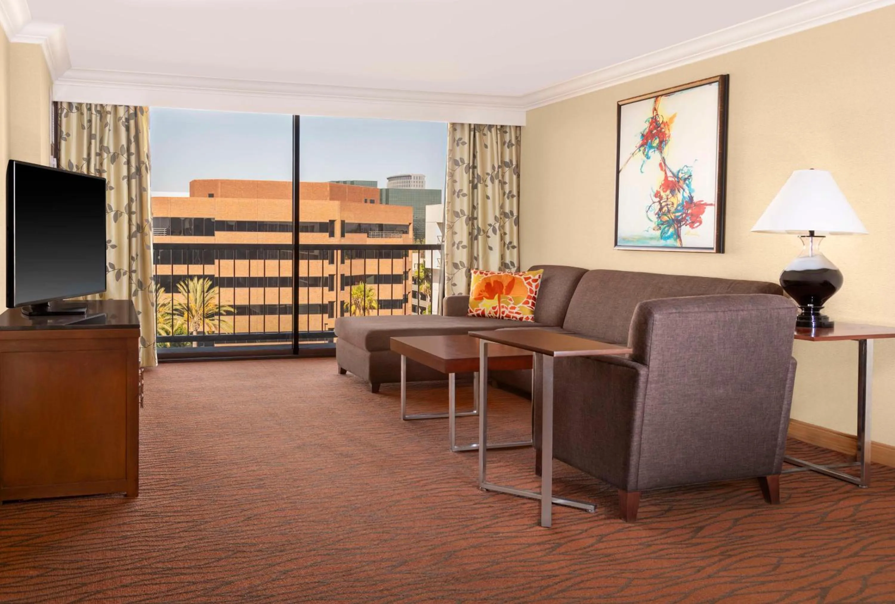 Living room in Hilton Orange County/Costa Mesa