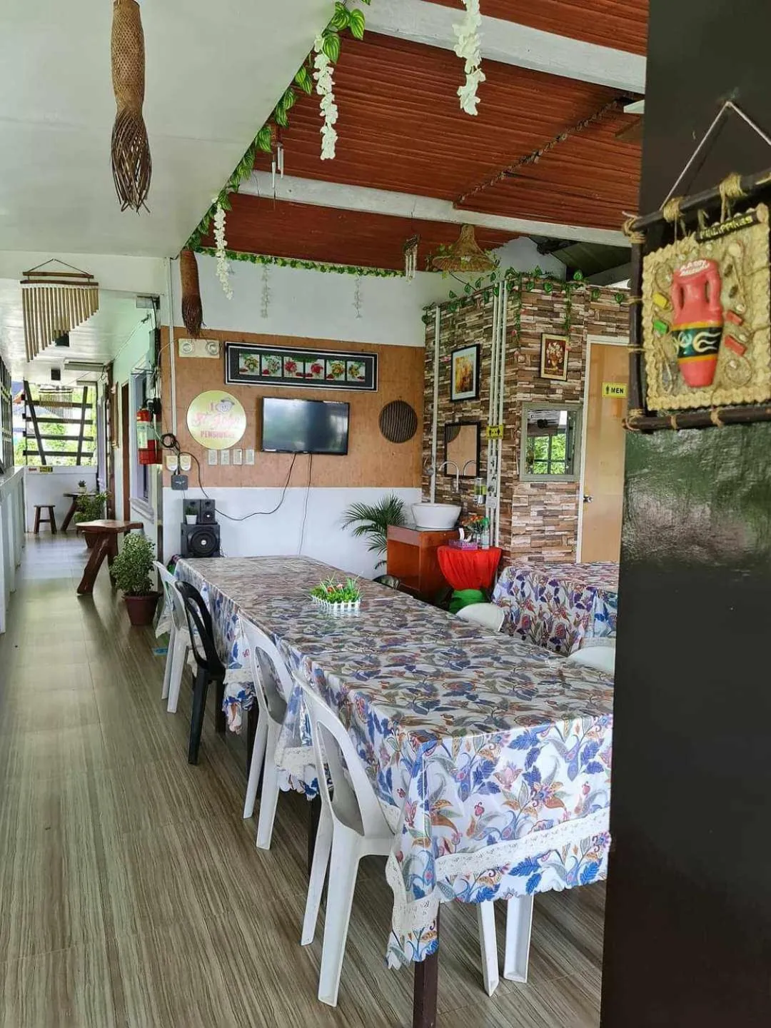 Restaurant/places to eat in St. John Island View Pensionne