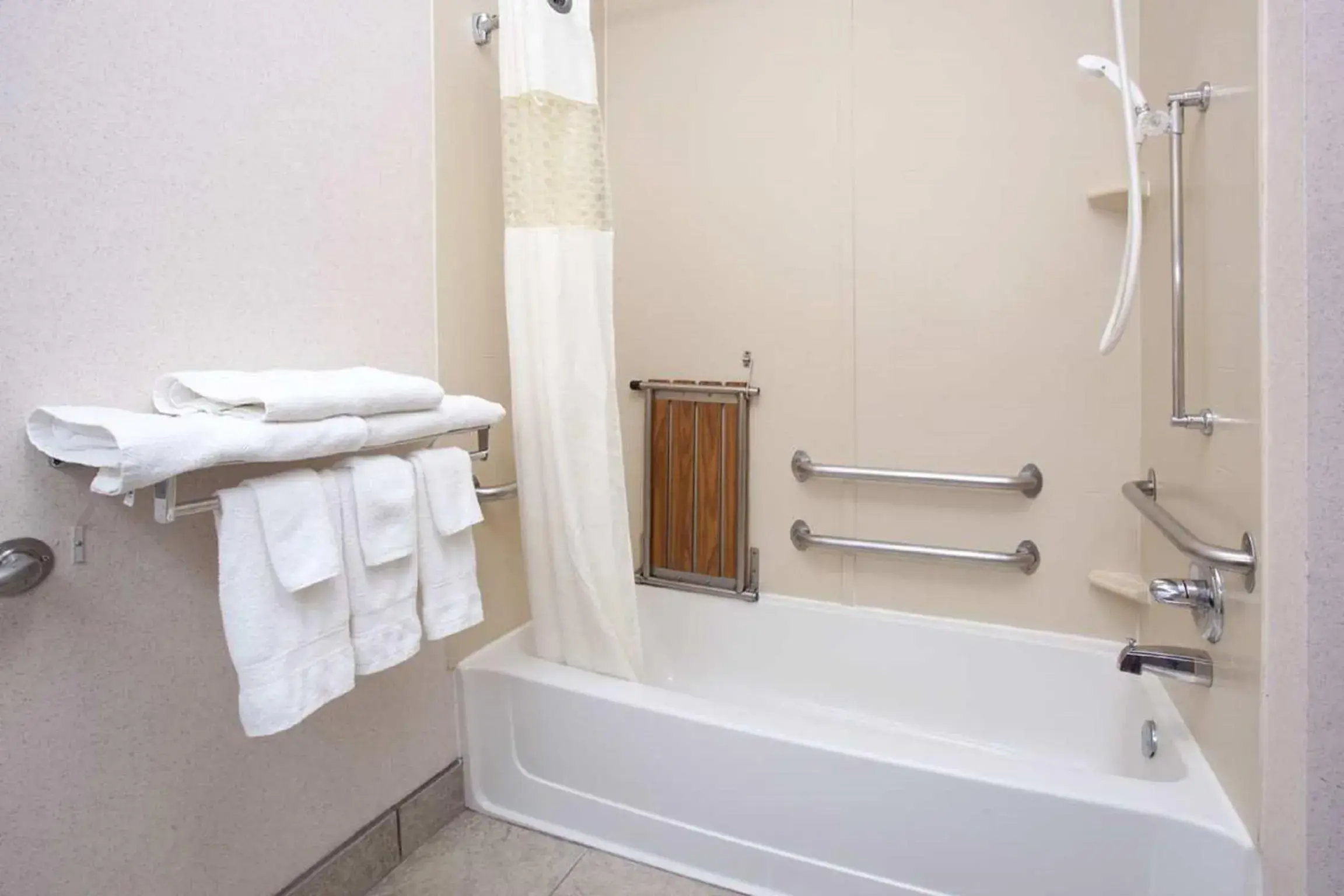 King Room - Non-Smoking in Baymont by Wyndham Thornton King Room - Non-Smoking in Baymont by Wyndham Thornton