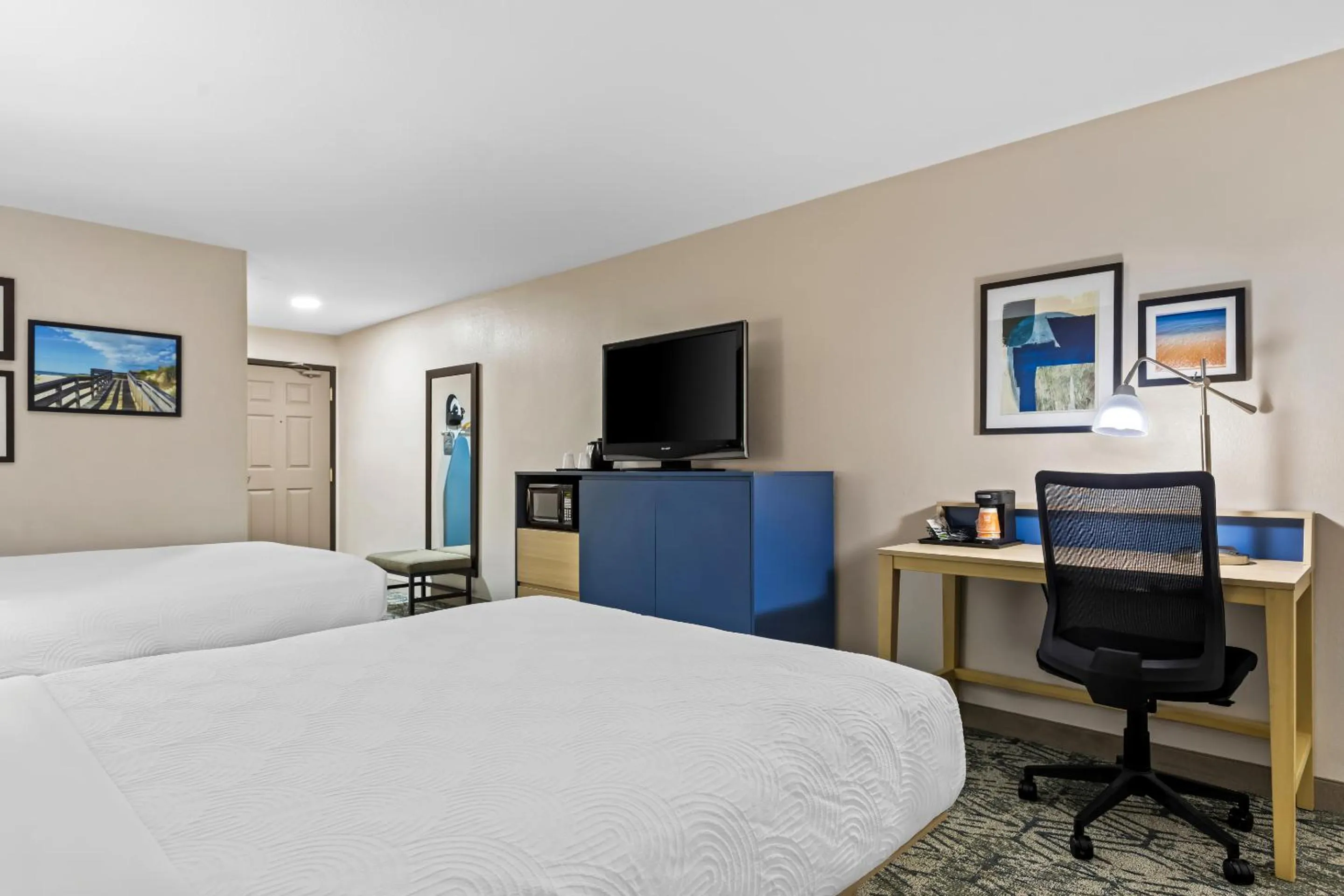 Photo of the whole room, Bed in Country Inn & Suites by Radisson, Savannah I-95 North, GA
