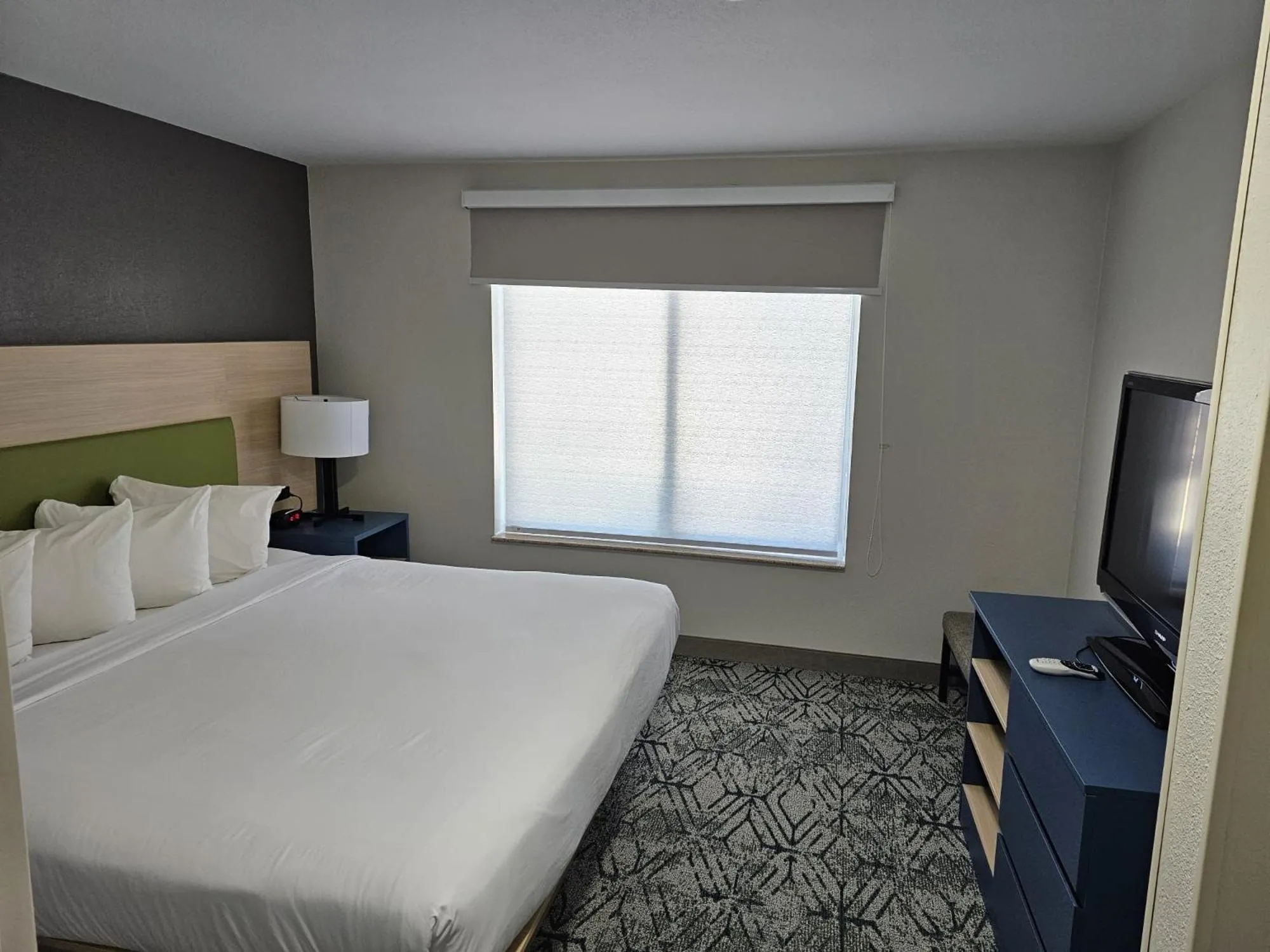 Bed in Country Inn & Suites by Radisson, Savannah I-95 North, GA