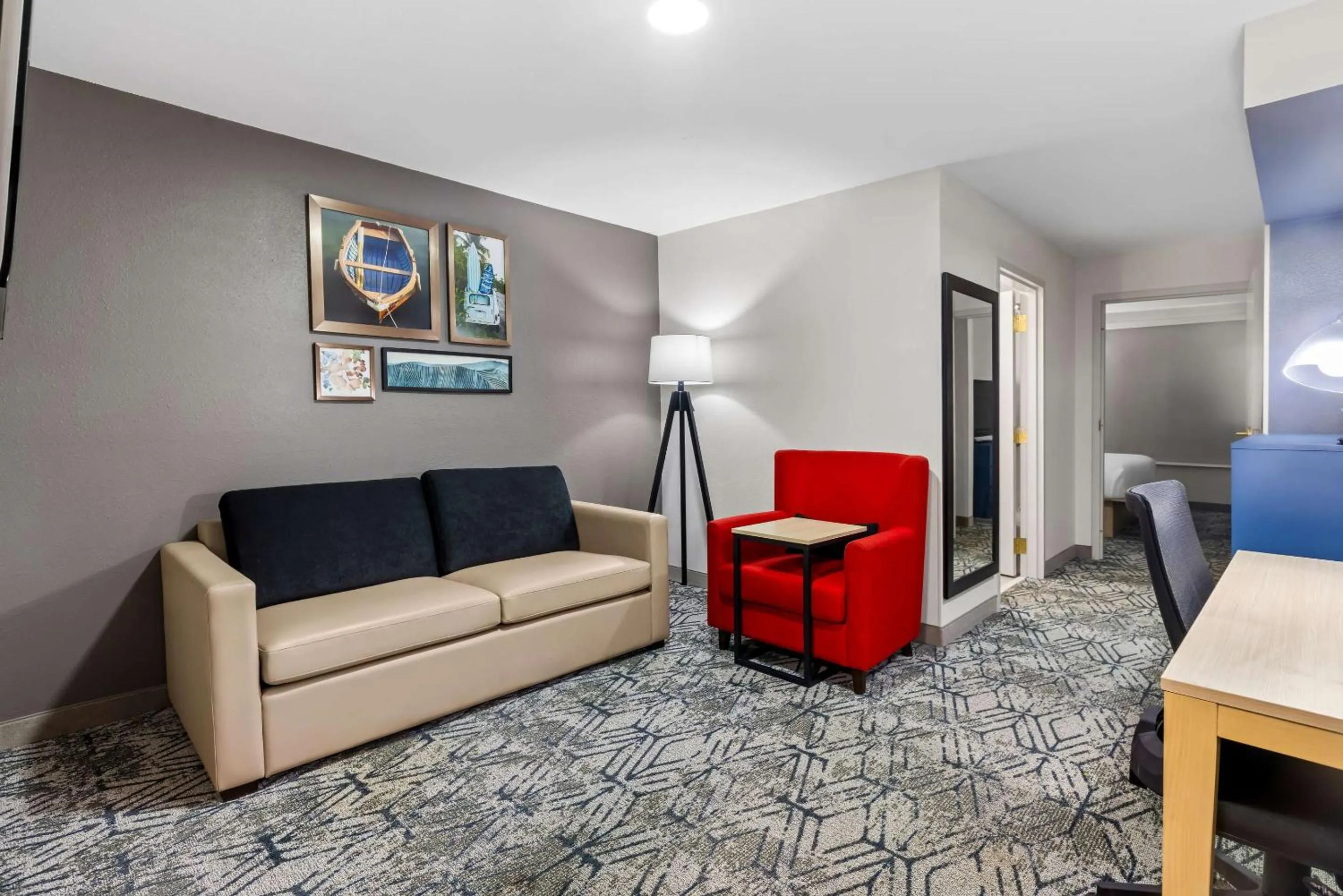 Bedroom in Country Inn & Suites by Radisson, Savannah I-95 North, GA