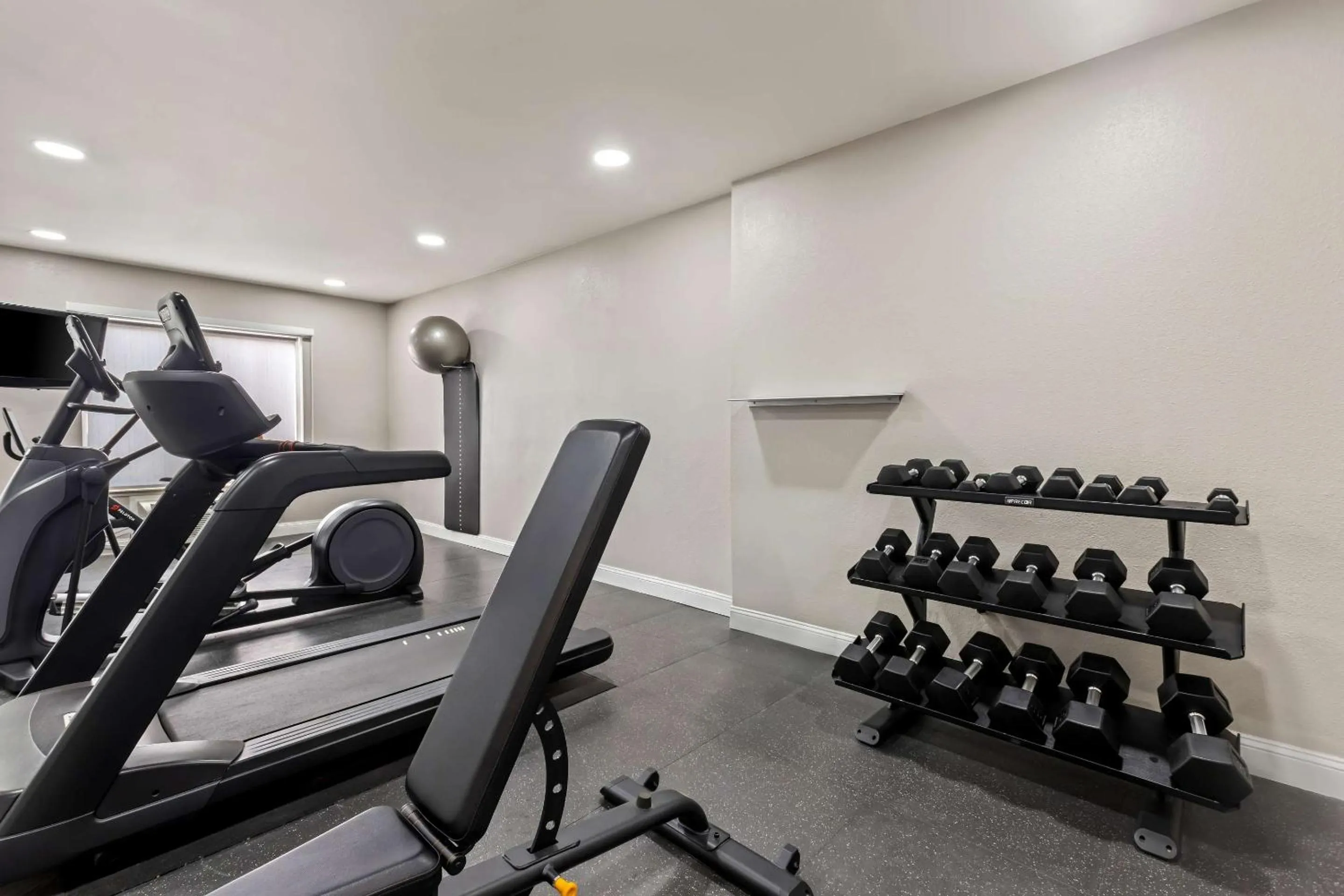 Fitness centre/facilities in Country Inn & Suites by Radisson, Savannah I-95 North, GA