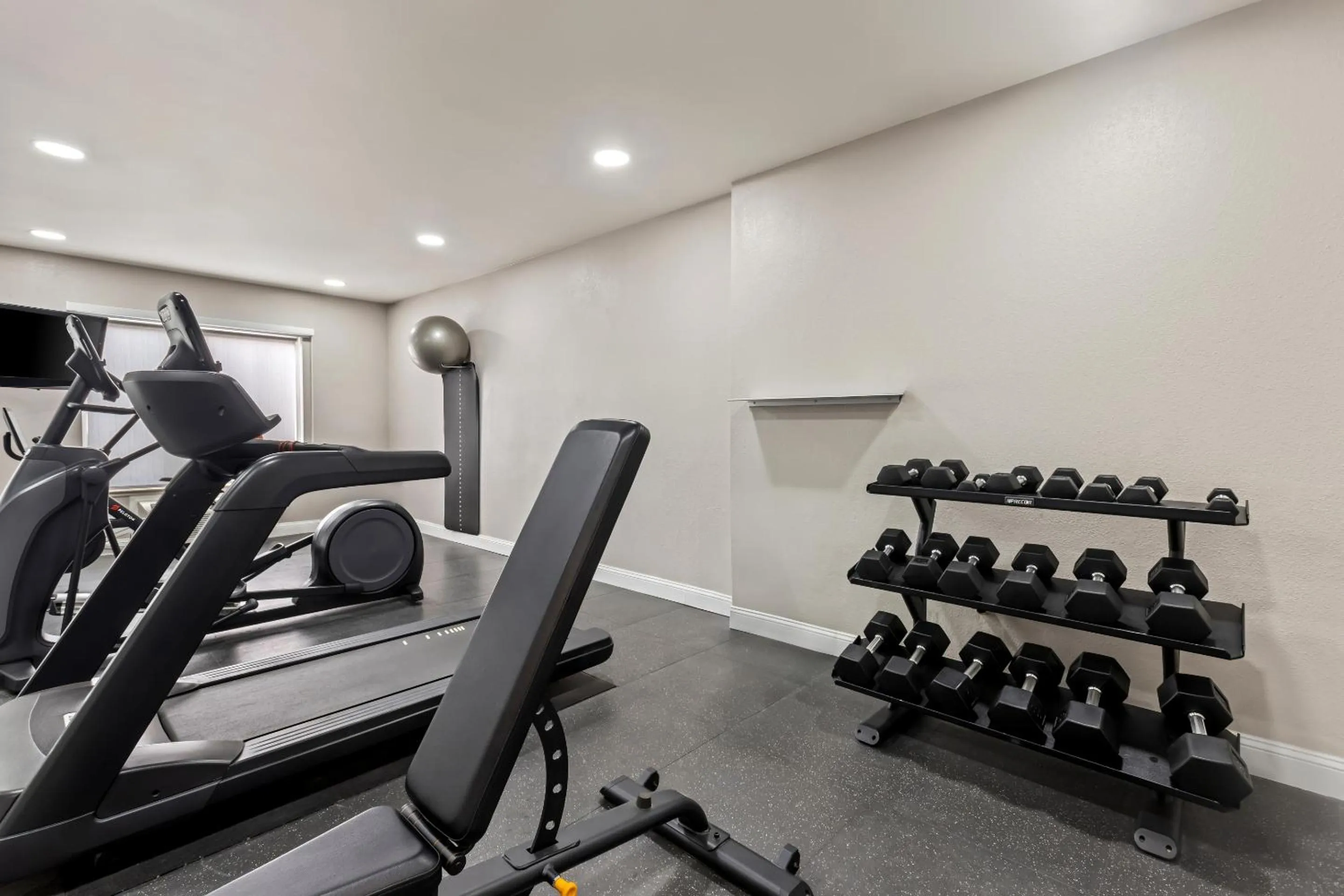 Fitness centre/facilities in Country Inn & Suites by Radisson, Savannah I-95 North, GA