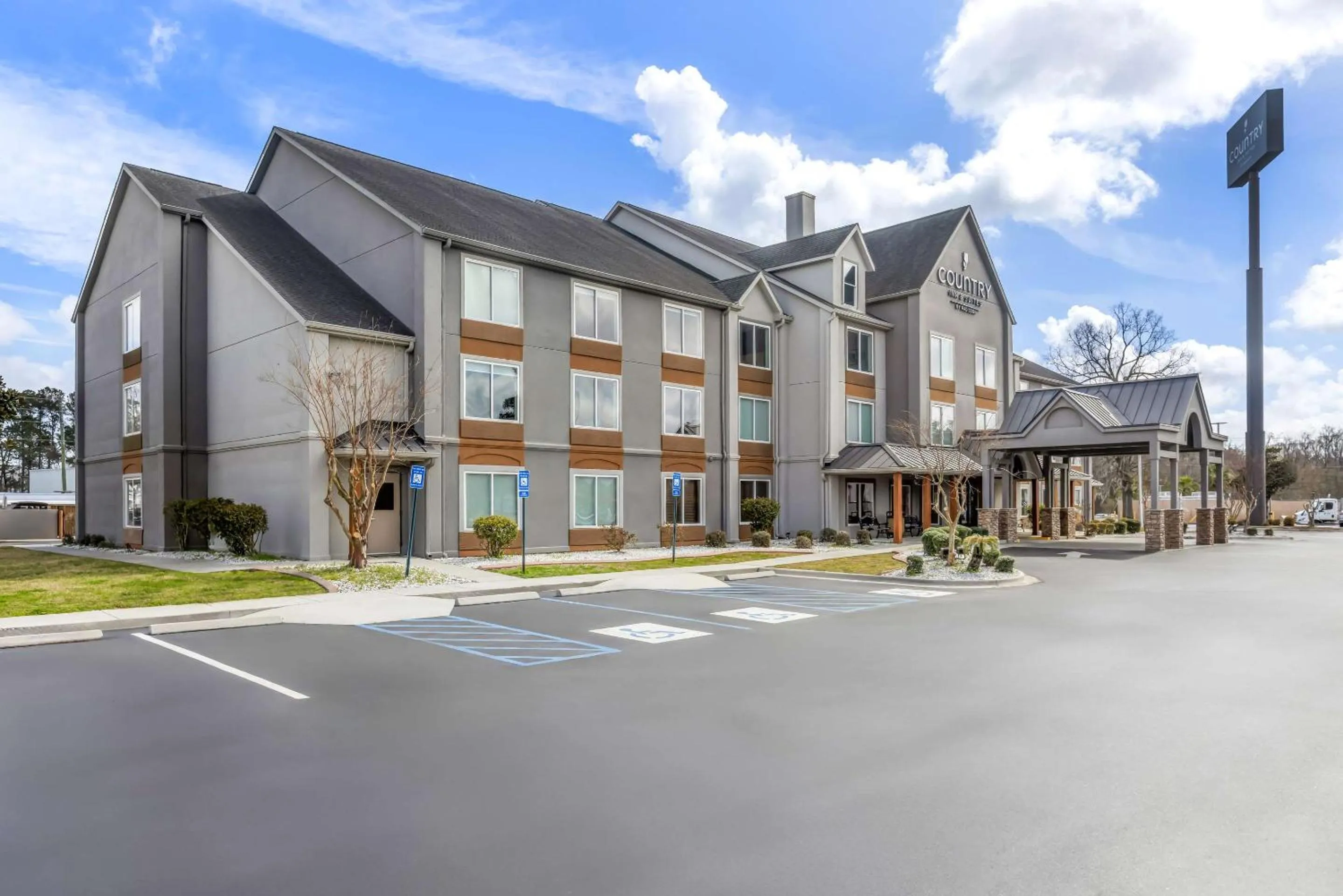 Property building in Country Inn & Suites by Radisson, Savannah I-95 North, GA