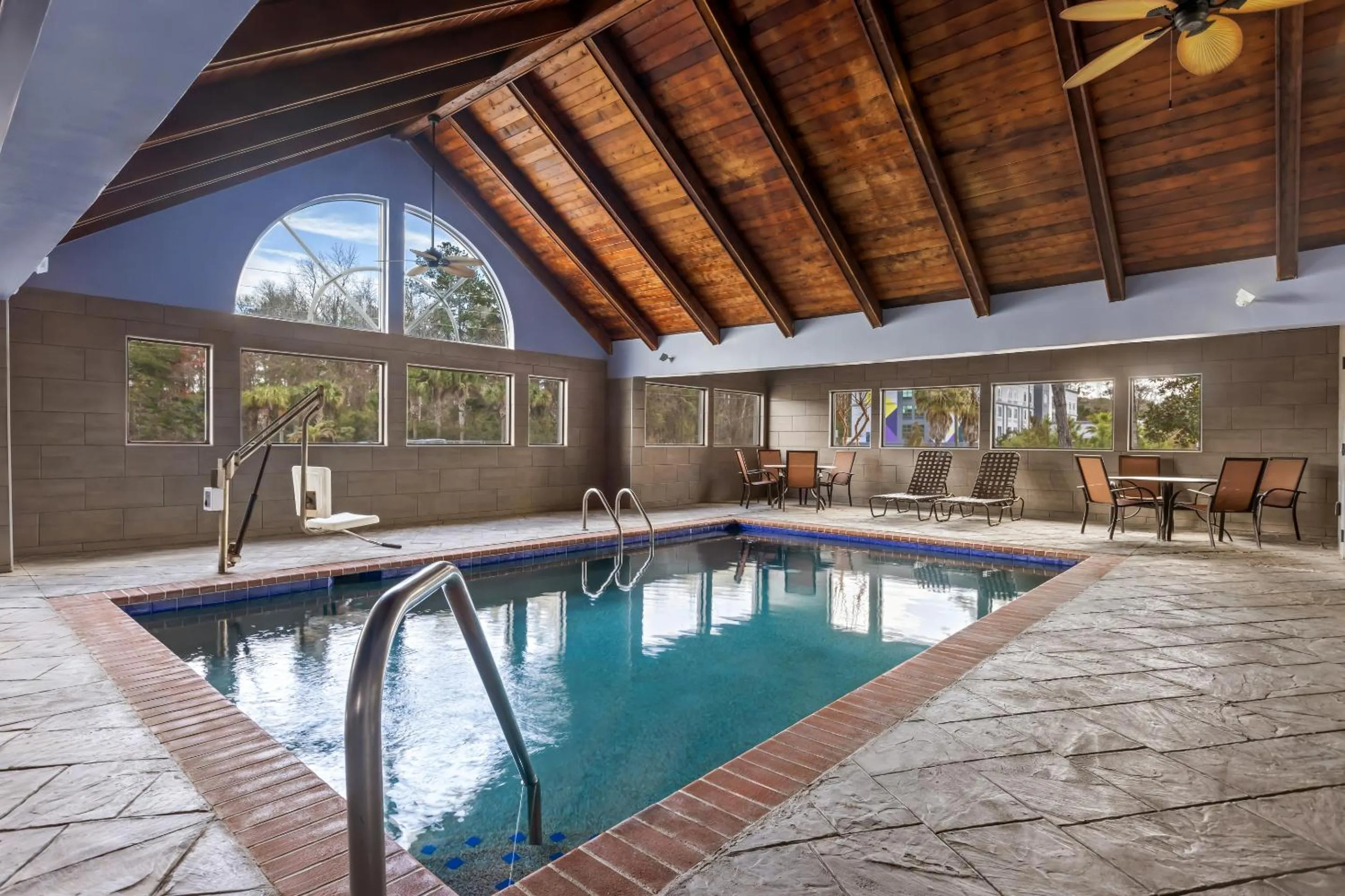 Swimming pool in Country Inn & Suites by Radisson, Savannah I-95 North, GA