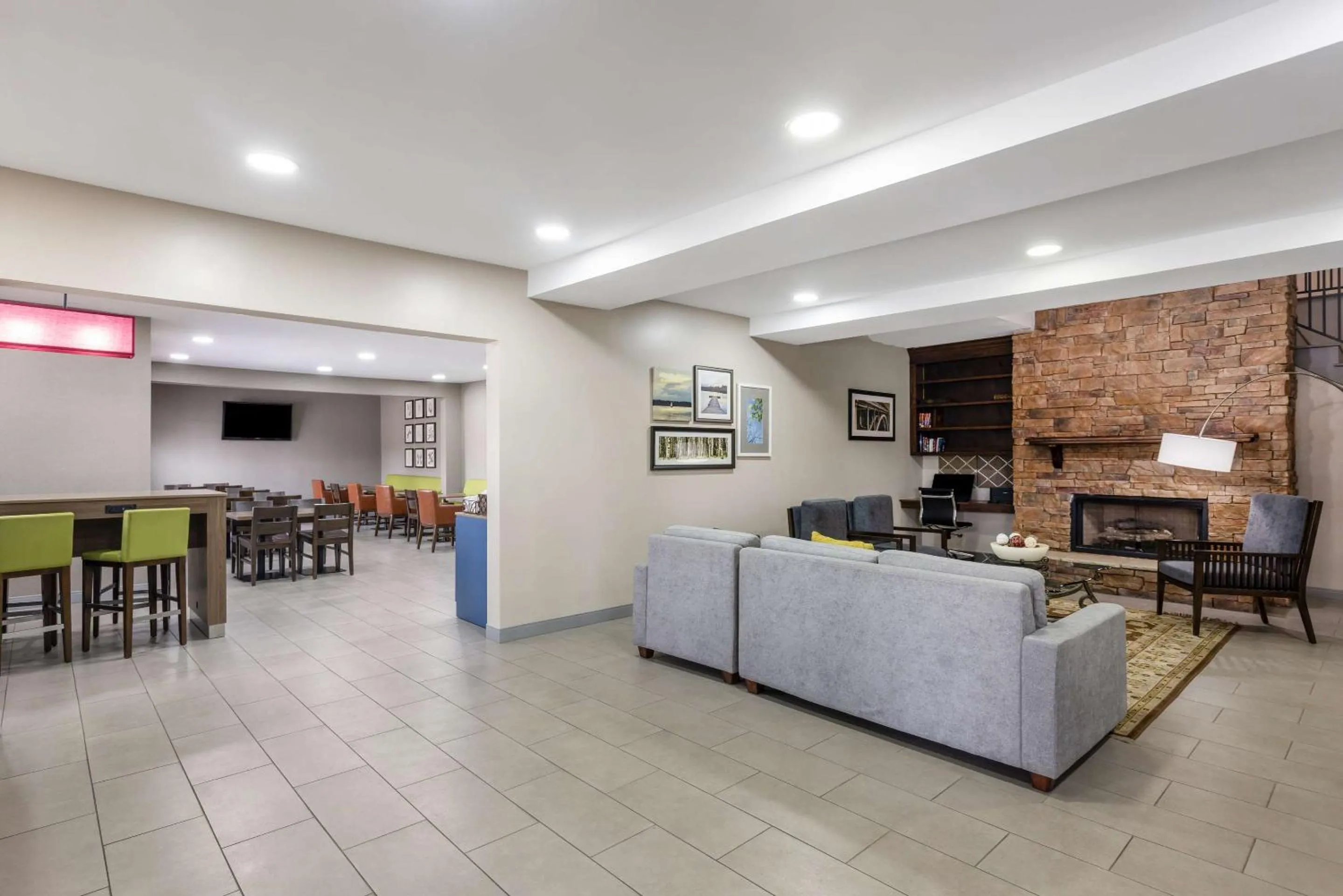 Lobby or reception in Country Inn & Suites by Radisson, Savannah I-95 North, GA