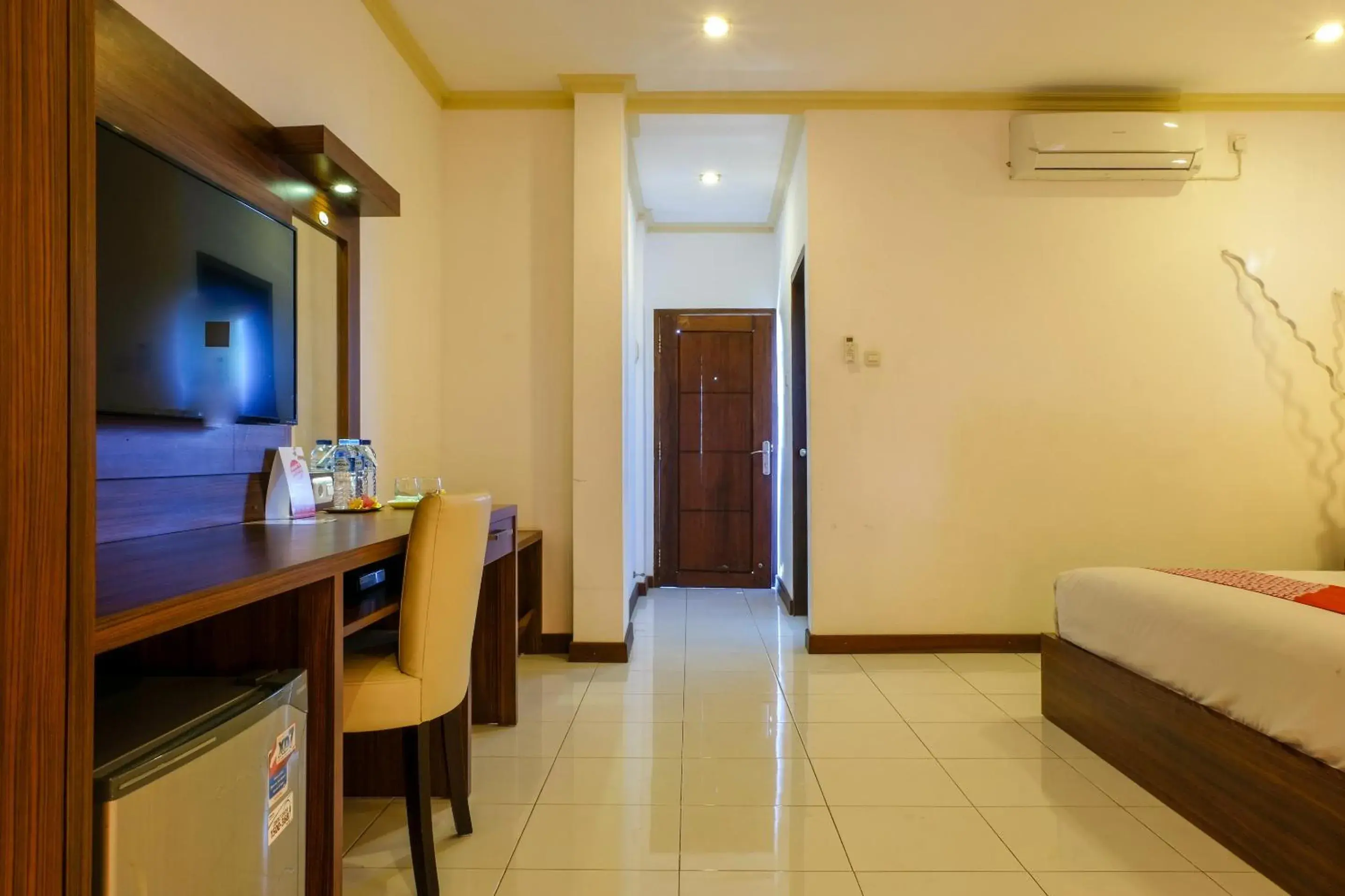 TV and multimedia, Bed in Friends Beach Hotel TV and multimedia, Bed in Friends Beach Hotel