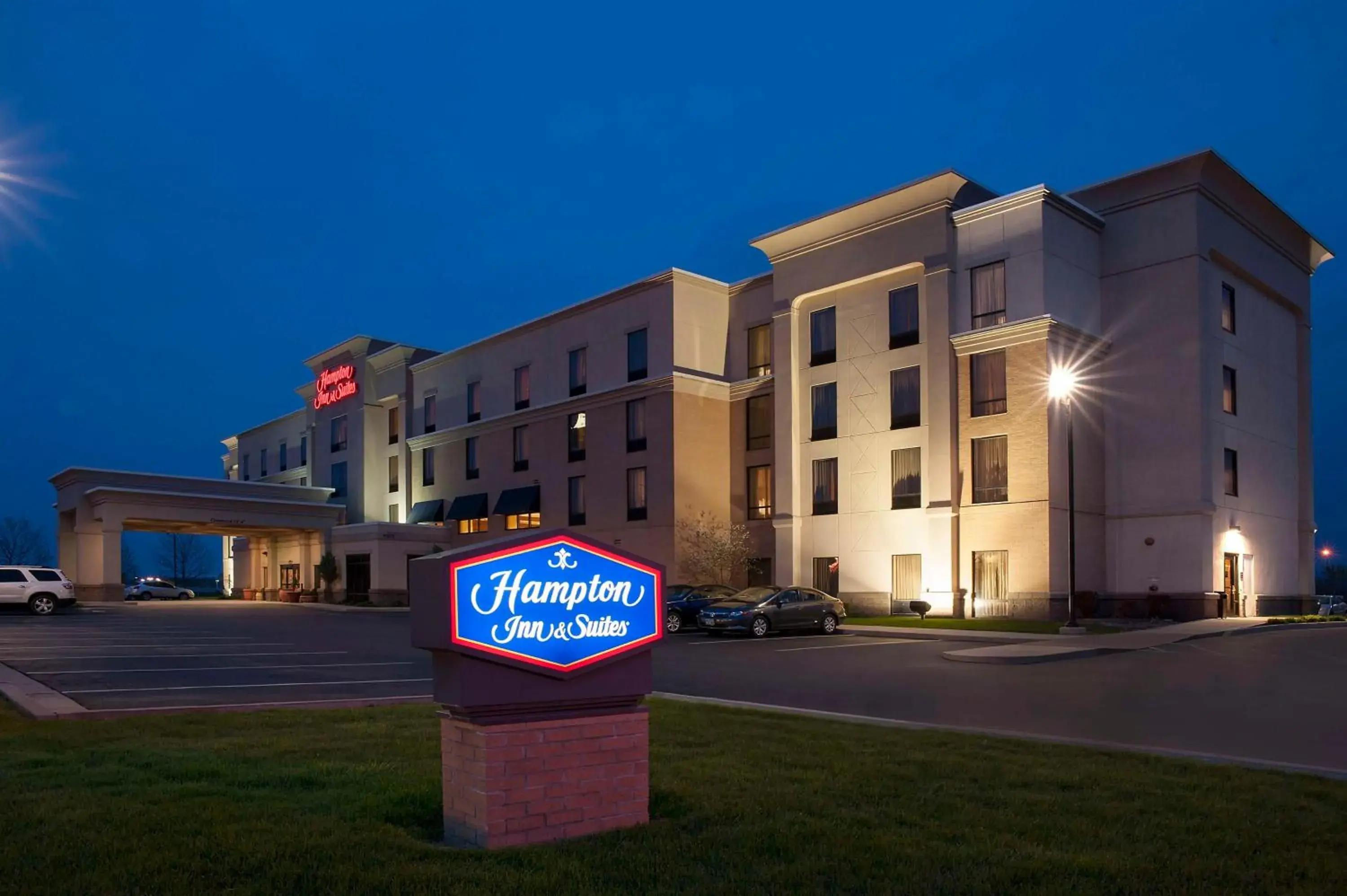 Property building in Hampton Inn and Suites Indianapolis-Fishers Property building in Hampton Inn and Suites Indianapolis-Fishers